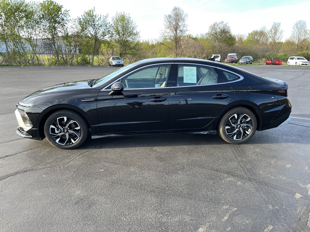 Used 2024 Hyundai Sonata SEL Sedan