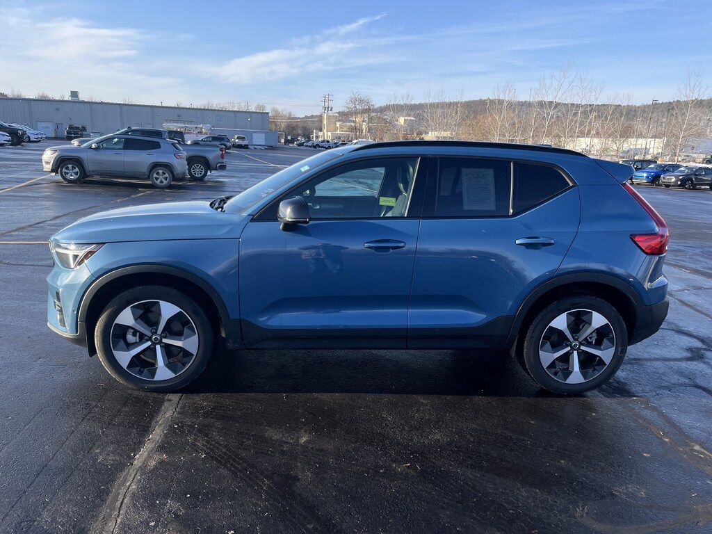 Used 2025 Volvo XC40 Plus Dark Theme