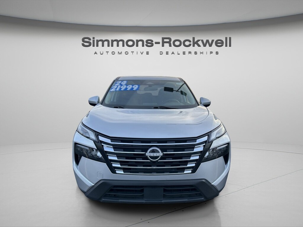 Used 2024 Nissan Rogue SV