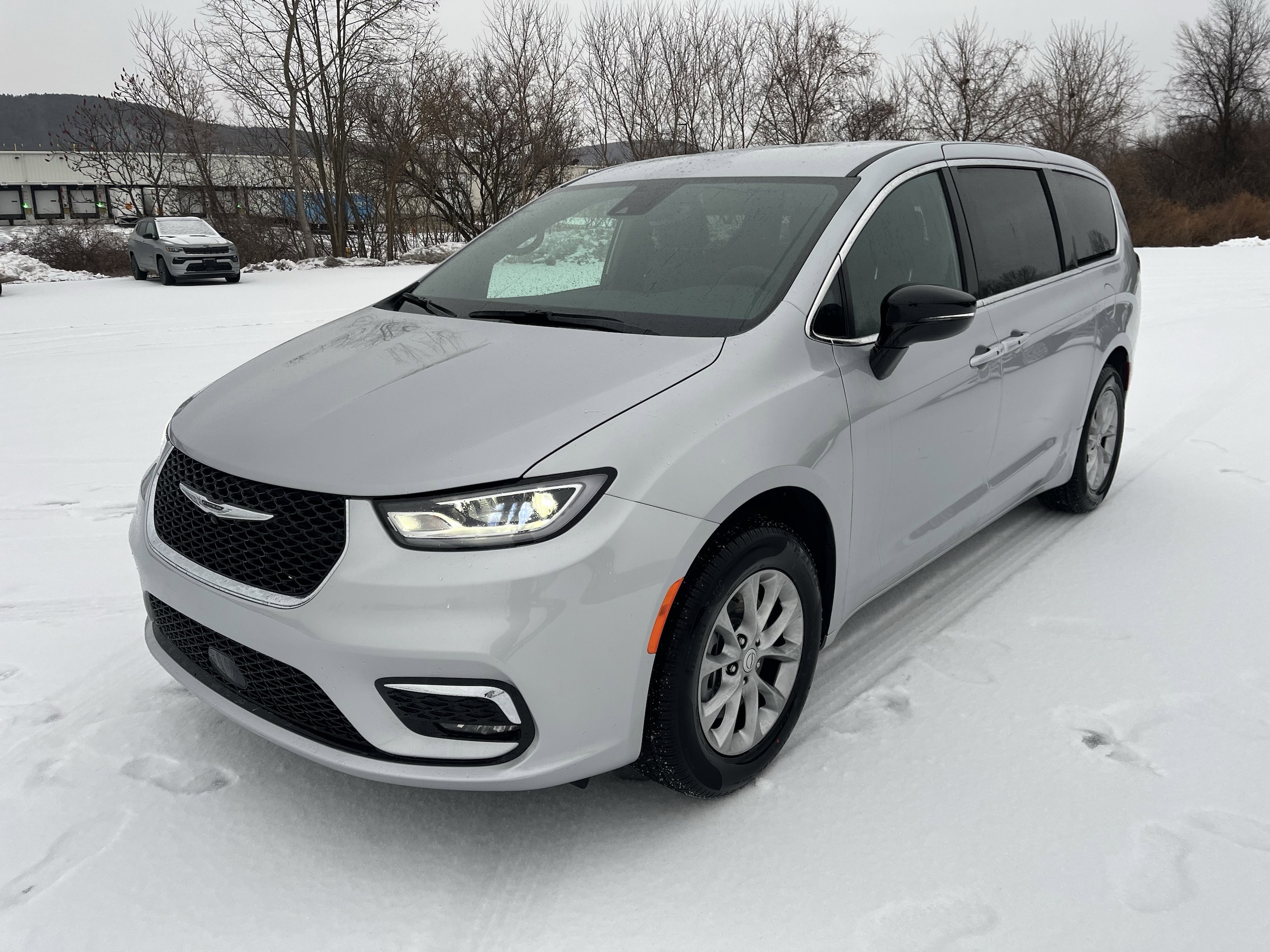 2026 Chrysler Pacifica Select's photo