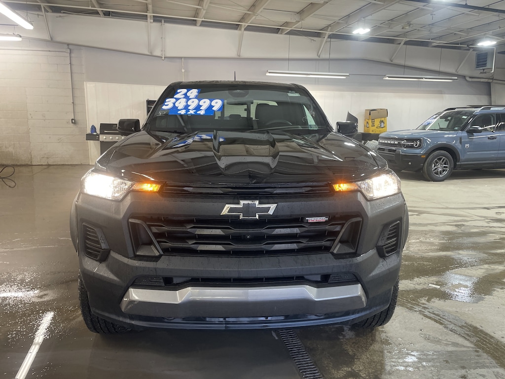 Used 2024 Chevrolet Colorado 4WD Trail Boss 4WD Crew Cab Trail Boss