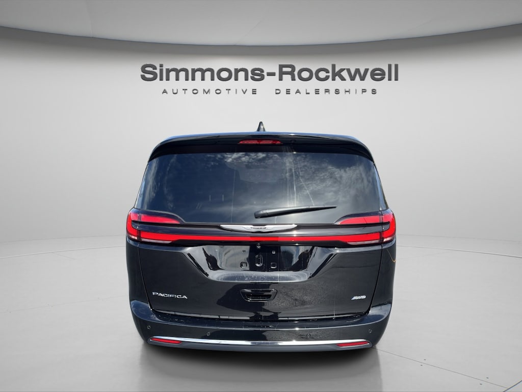 New 2026 Chrysler Pacifica SELECT AWD Passenger Van