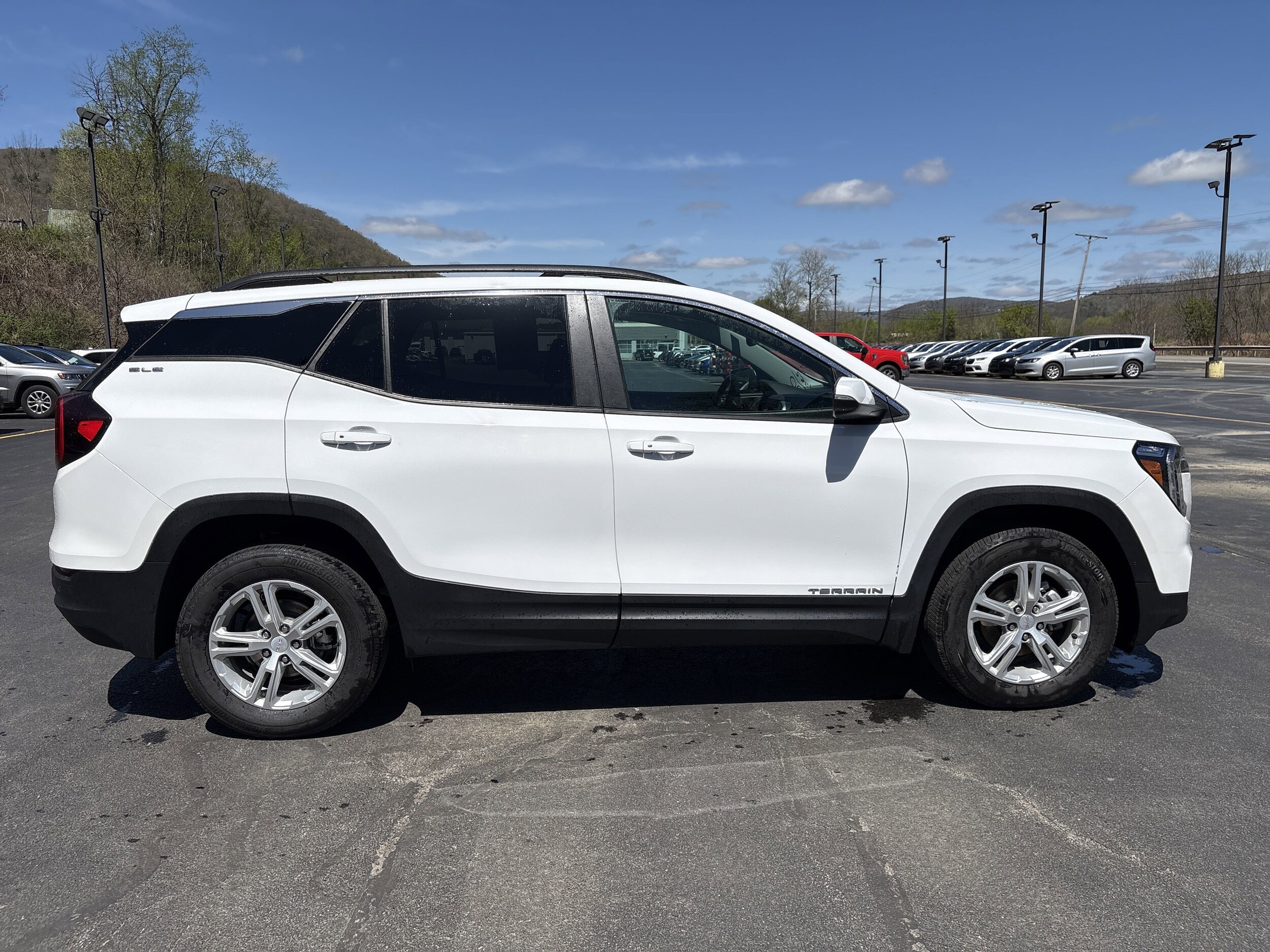 2023 Gmc Terrain SLE photo 2