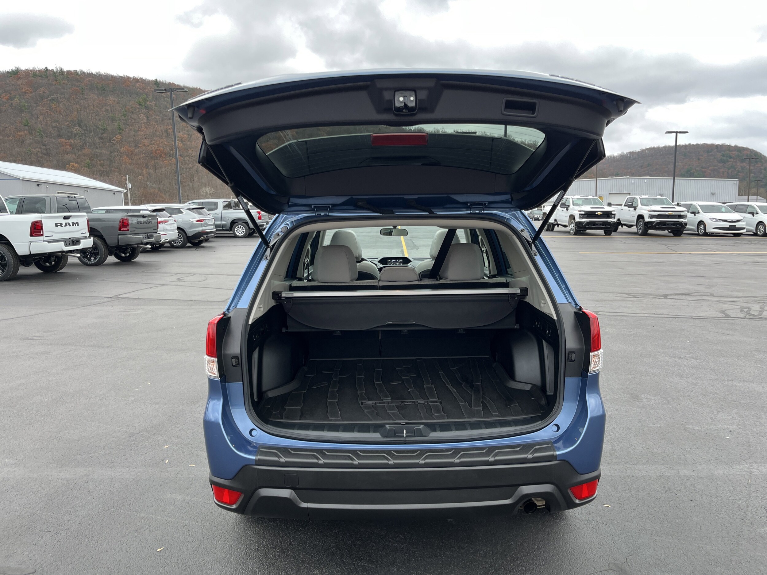 2020 Subaru Forester Premium photo 3