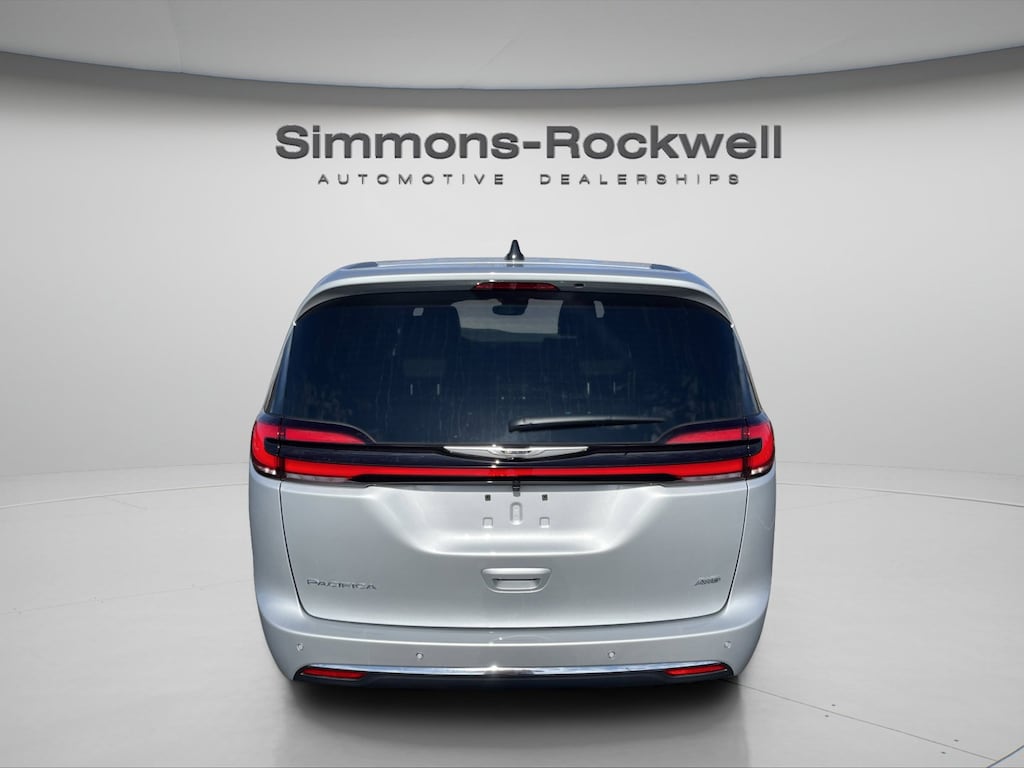 New 2026 Chrysler Pacifica SELECT AWD Passenger Van