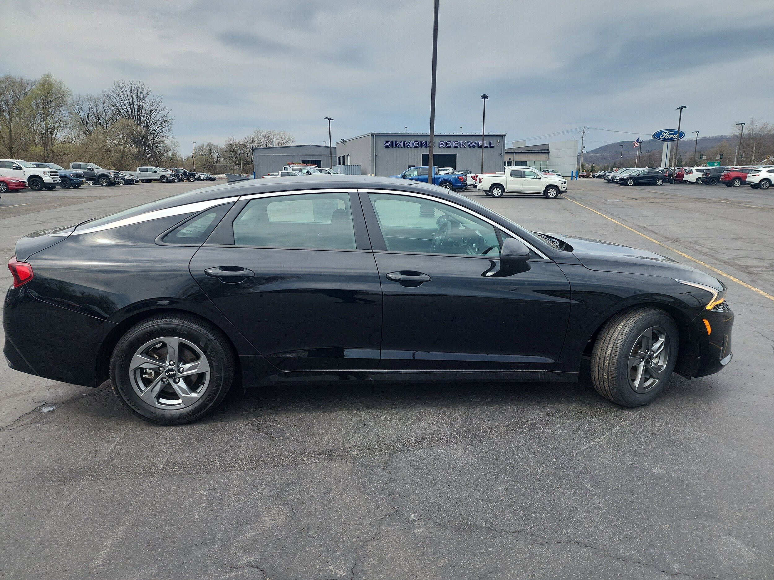 2022 Kia K5 LXS photo 2
