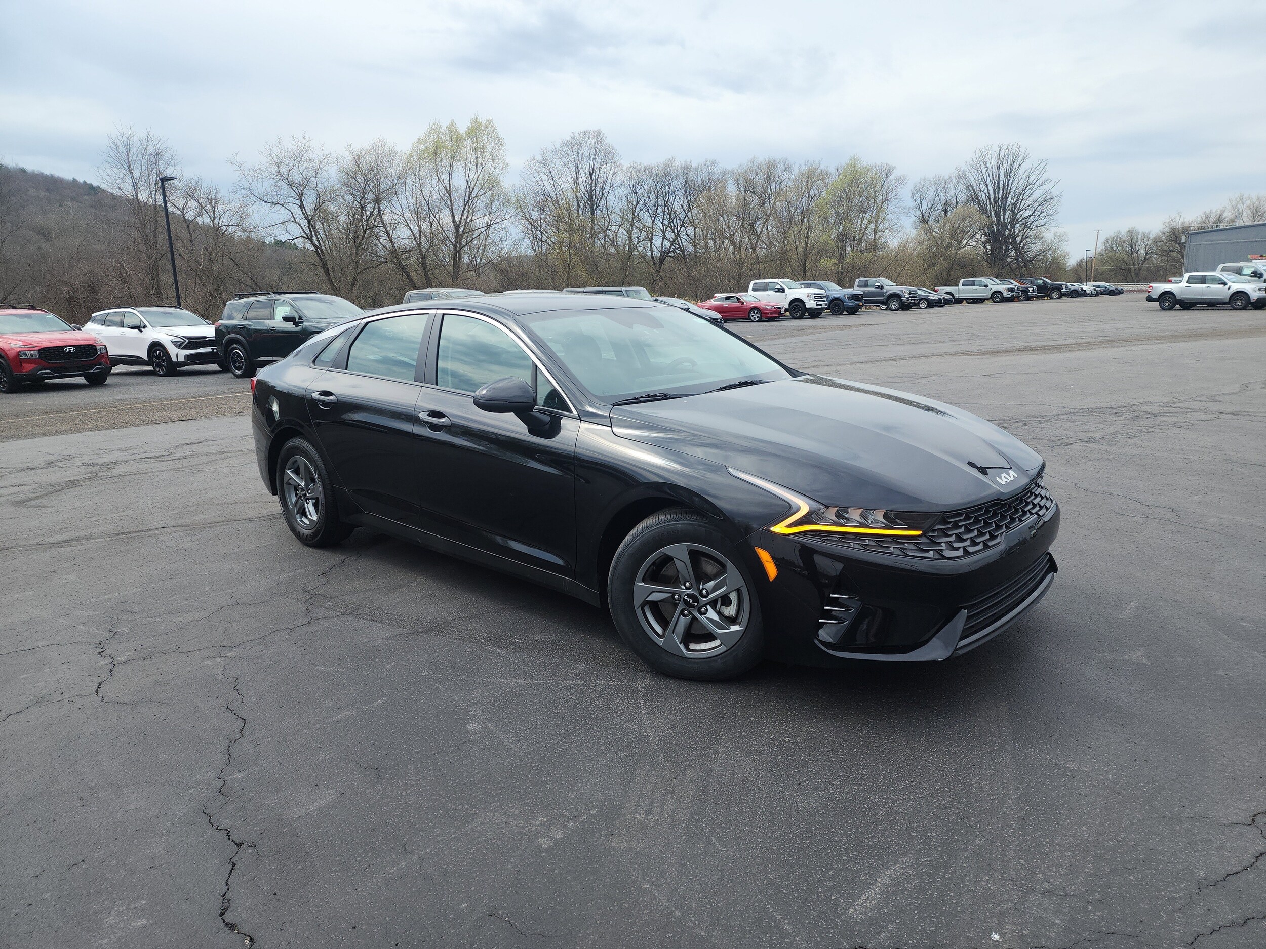 2022 Kia K5 LXS photo 2