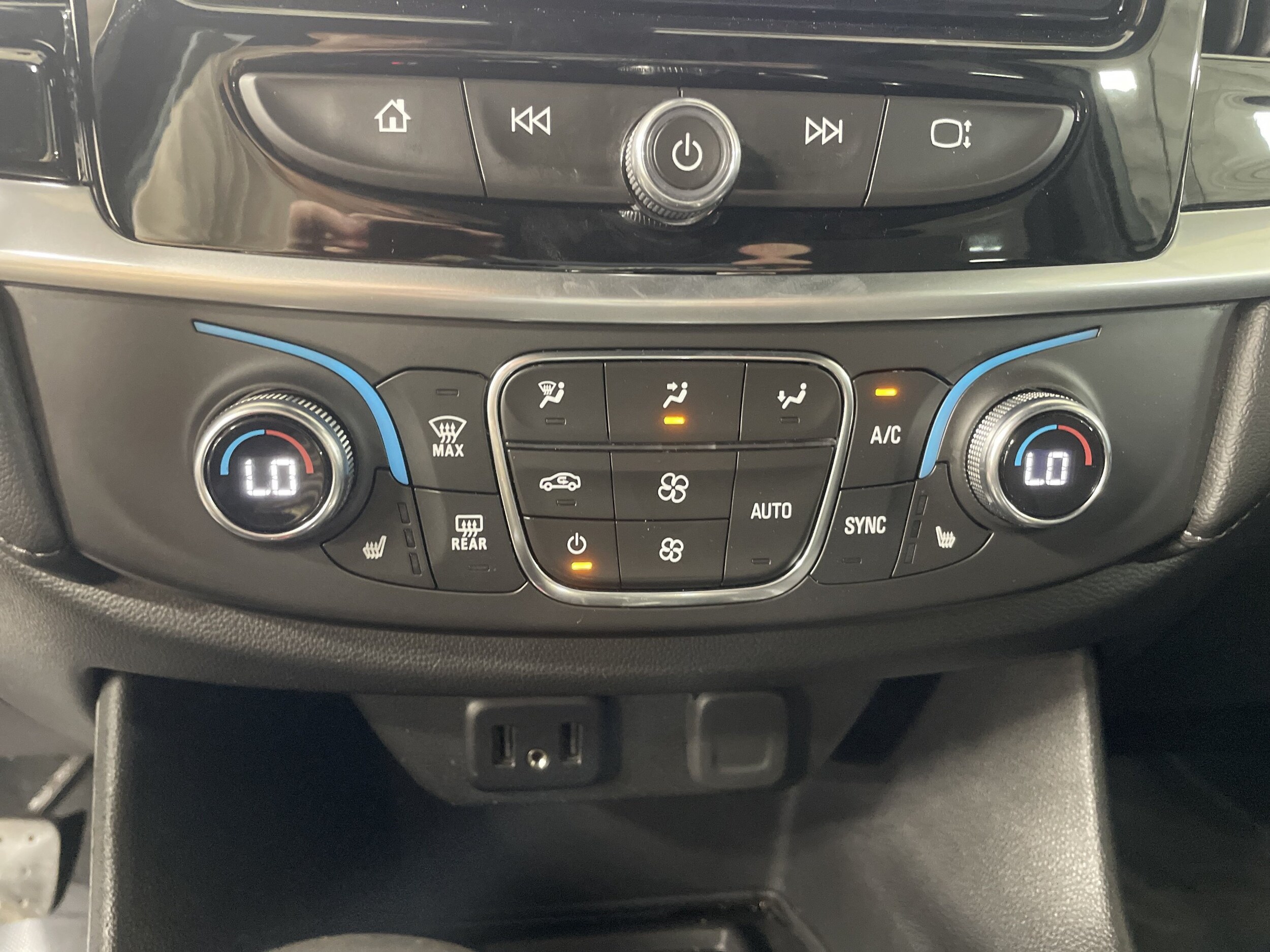 2022 Chevrolet Traverse 1LT - Photo 21