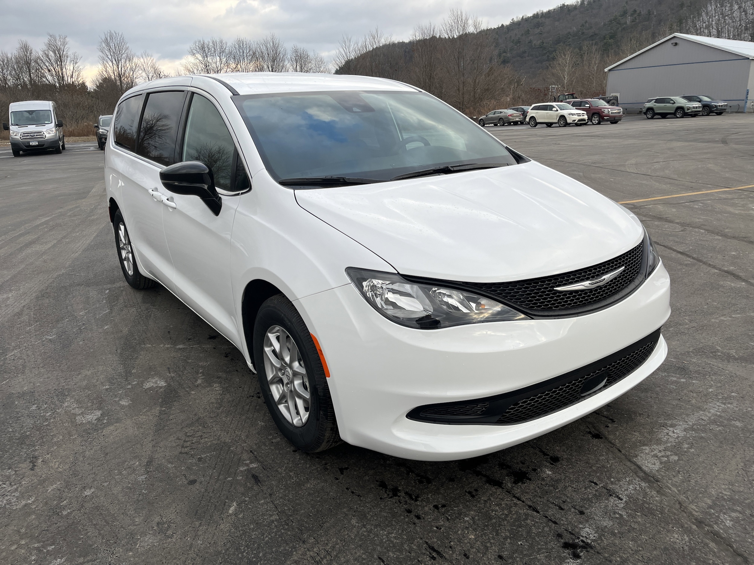 2026 Chrysler Voyager LX's photo