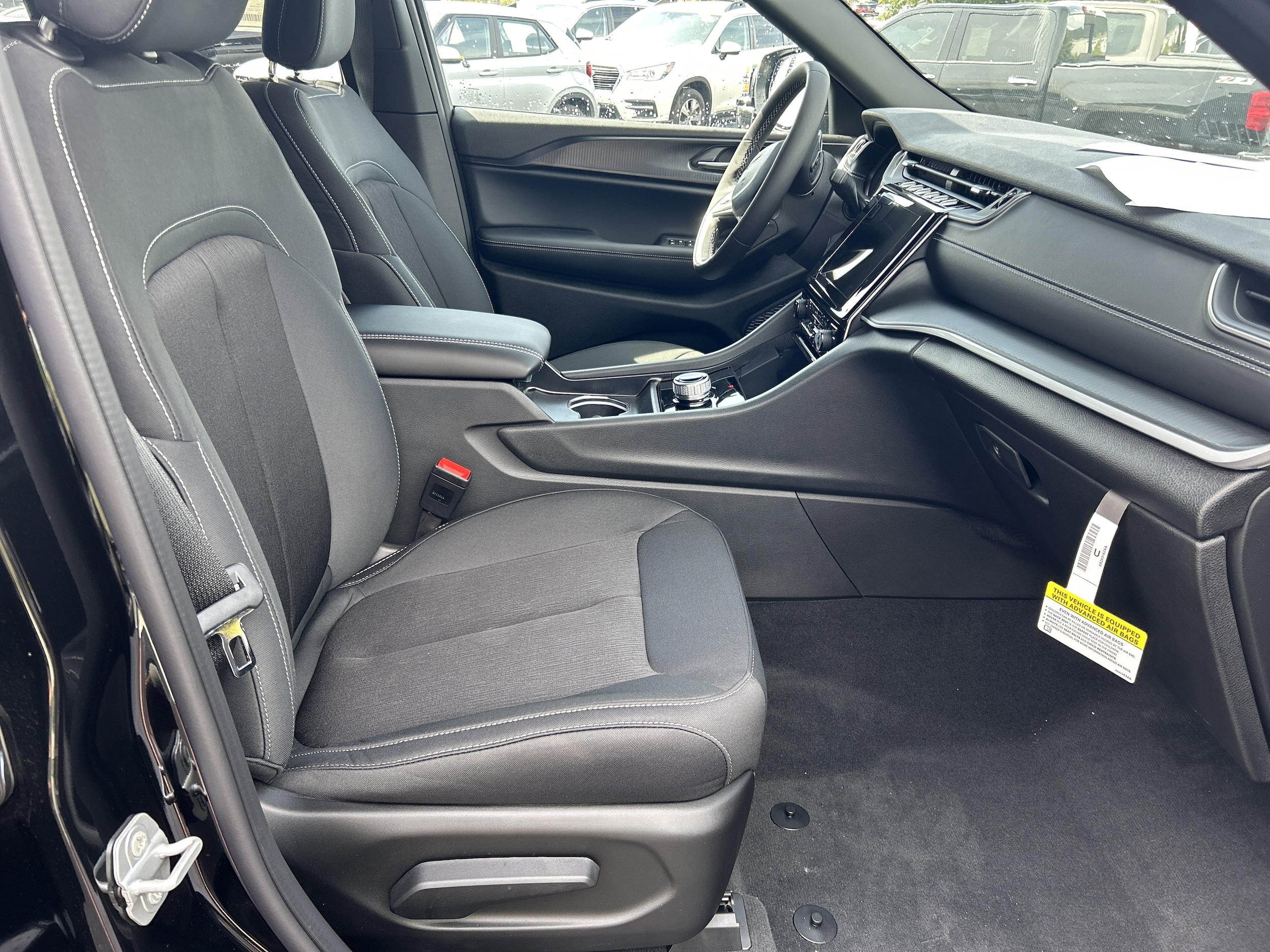 2025 Jeep Grand Cherokee LAREDO X 4X4