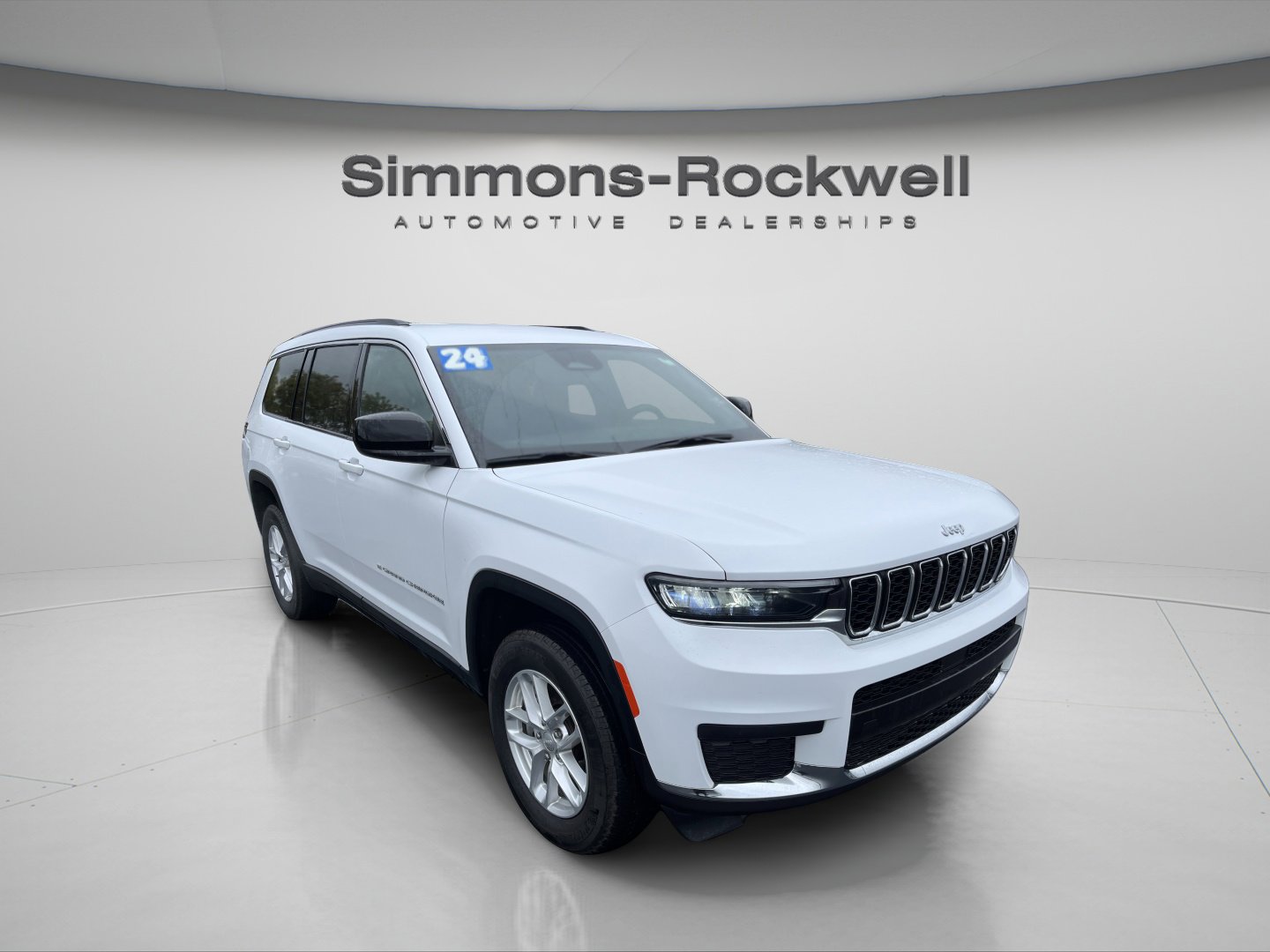 2024 Jeep Grand Cherokee Laredo photo 2