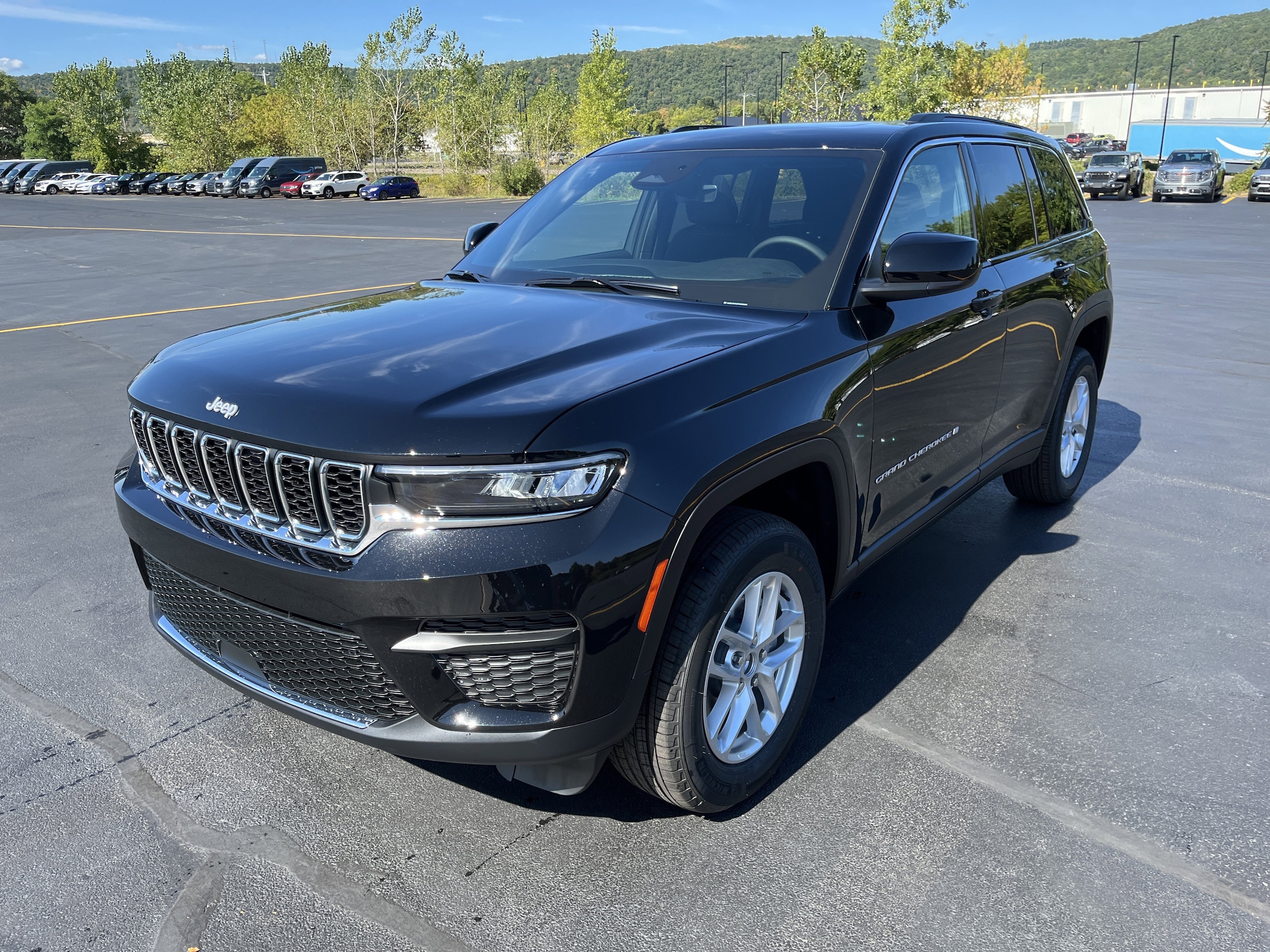 2025 Jeep Grand Cherokee LAREDO X 4X4