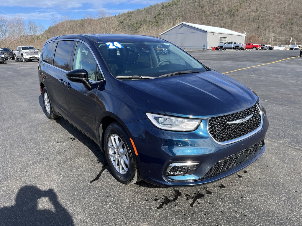 Used 2024 Chrysler Pacifica Touring L Touring L FWD