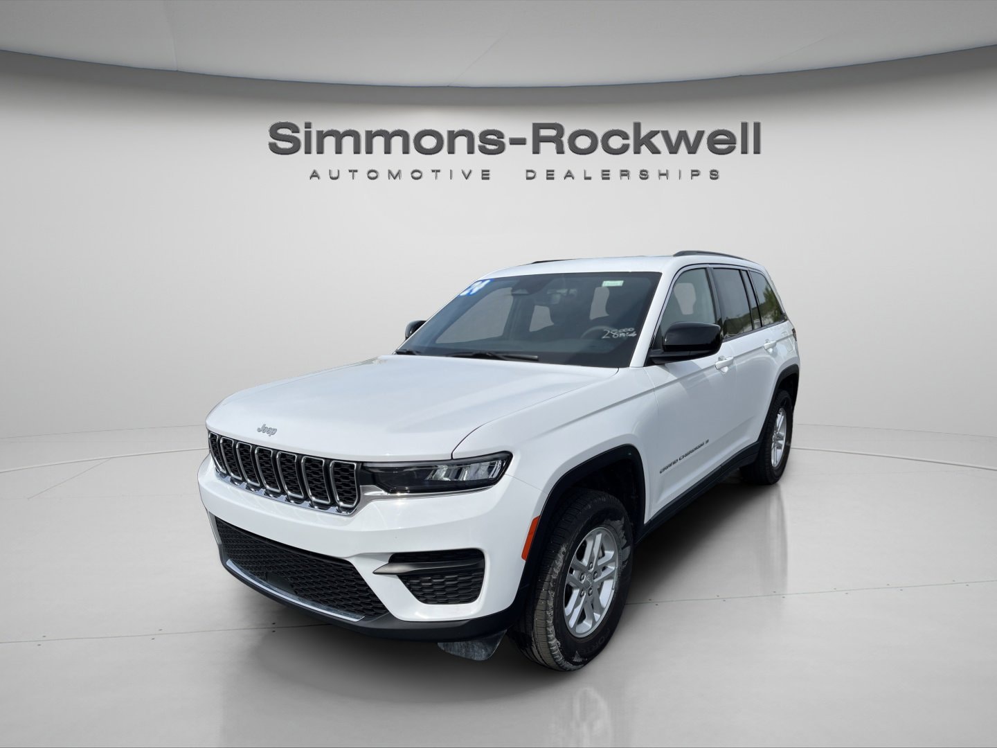 2024 Jeep Grand Cherokee Laredo 4x4's photo