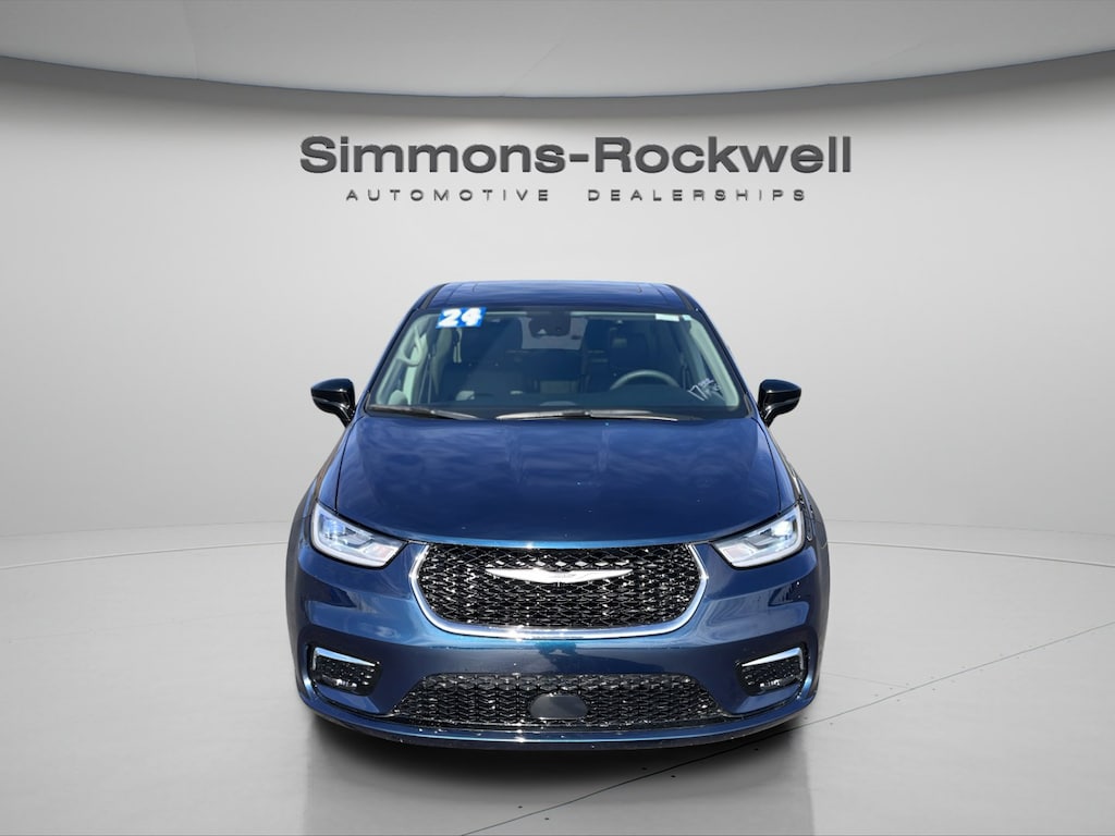 Used 2024 Chrysler Pacifica Touring L Touring L FWD
