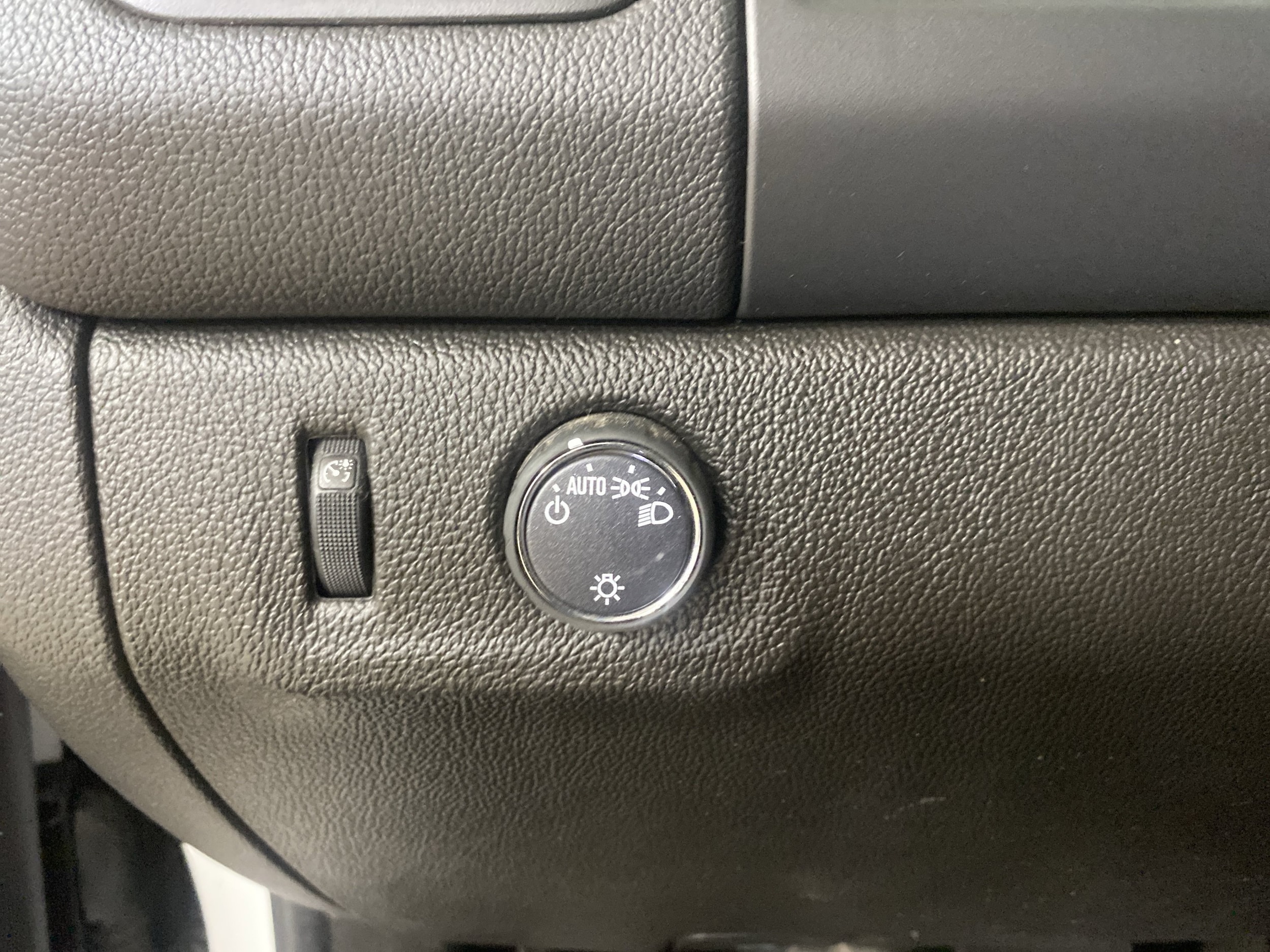 2022 Chevrolet Colorado LT - Photo 18