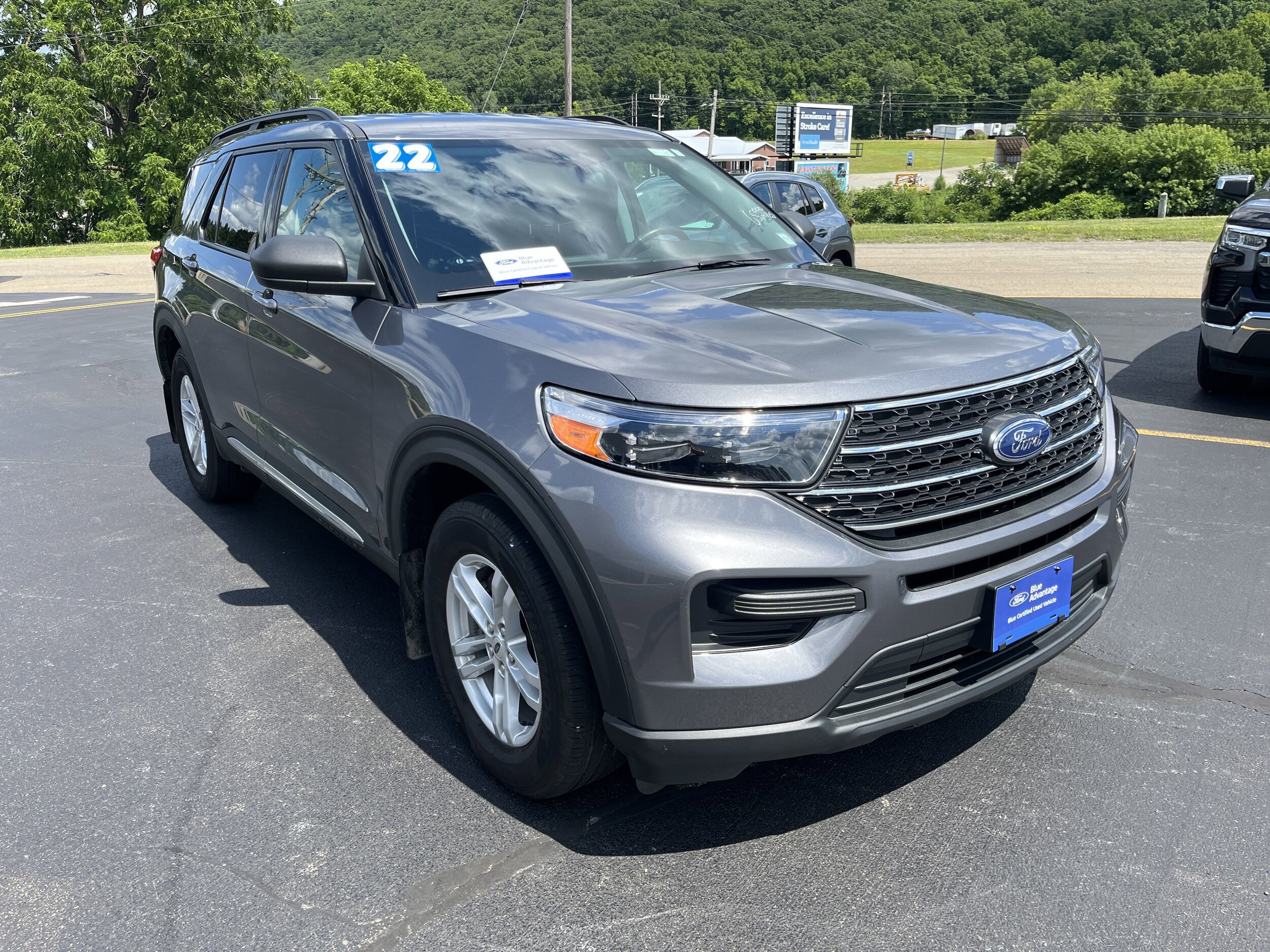 2022 Ford Explorer XLT photo 3