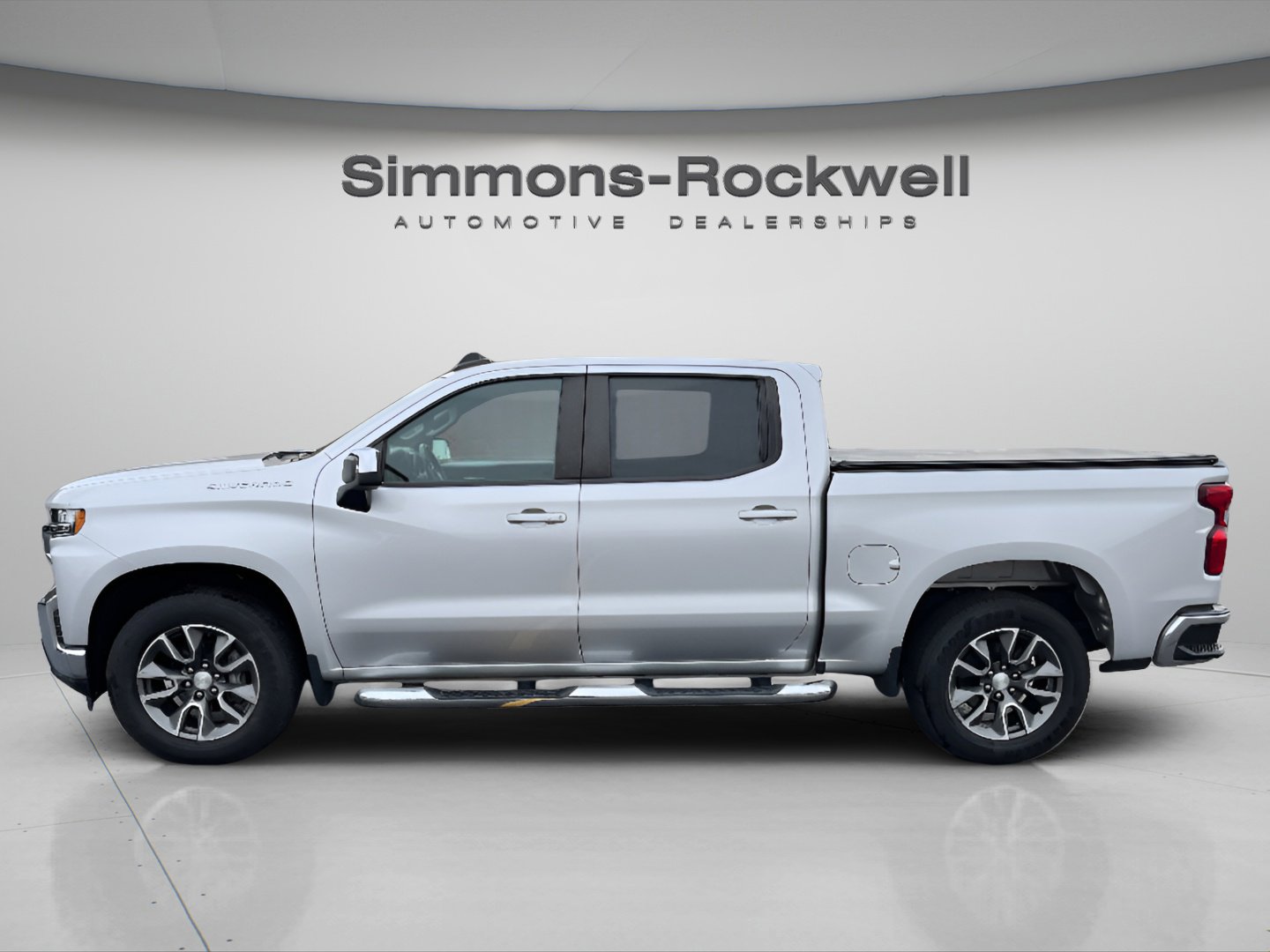 2022 Chevrolet Silverado 1500 LT photo 2