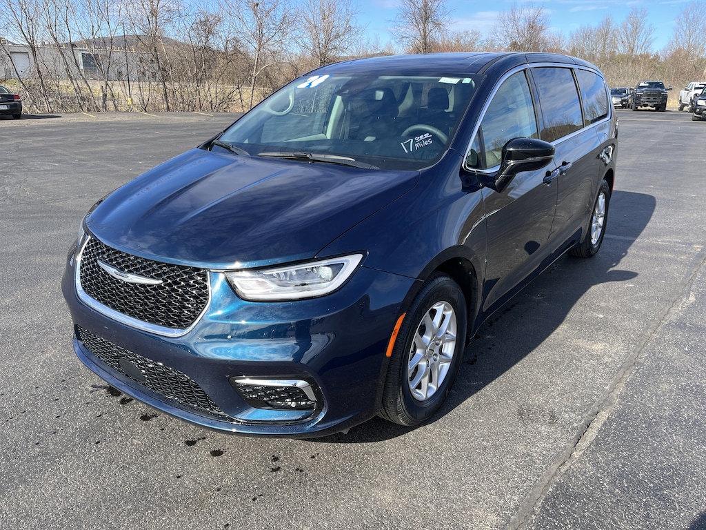 Used 2024 Chrysler Pacifica Touring L Touring L FWD