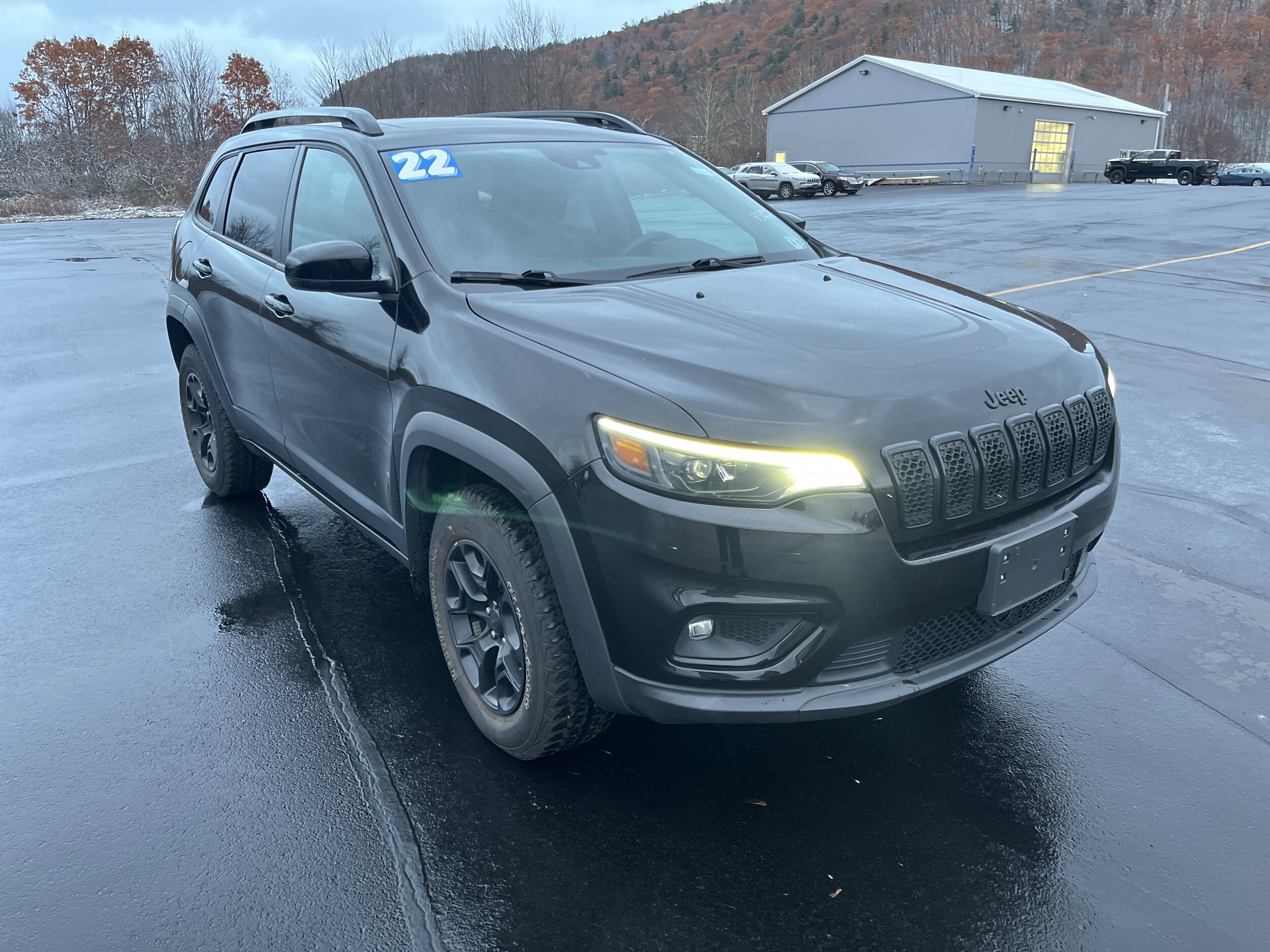 2022 Jeep Cherokee Latitude photo 3