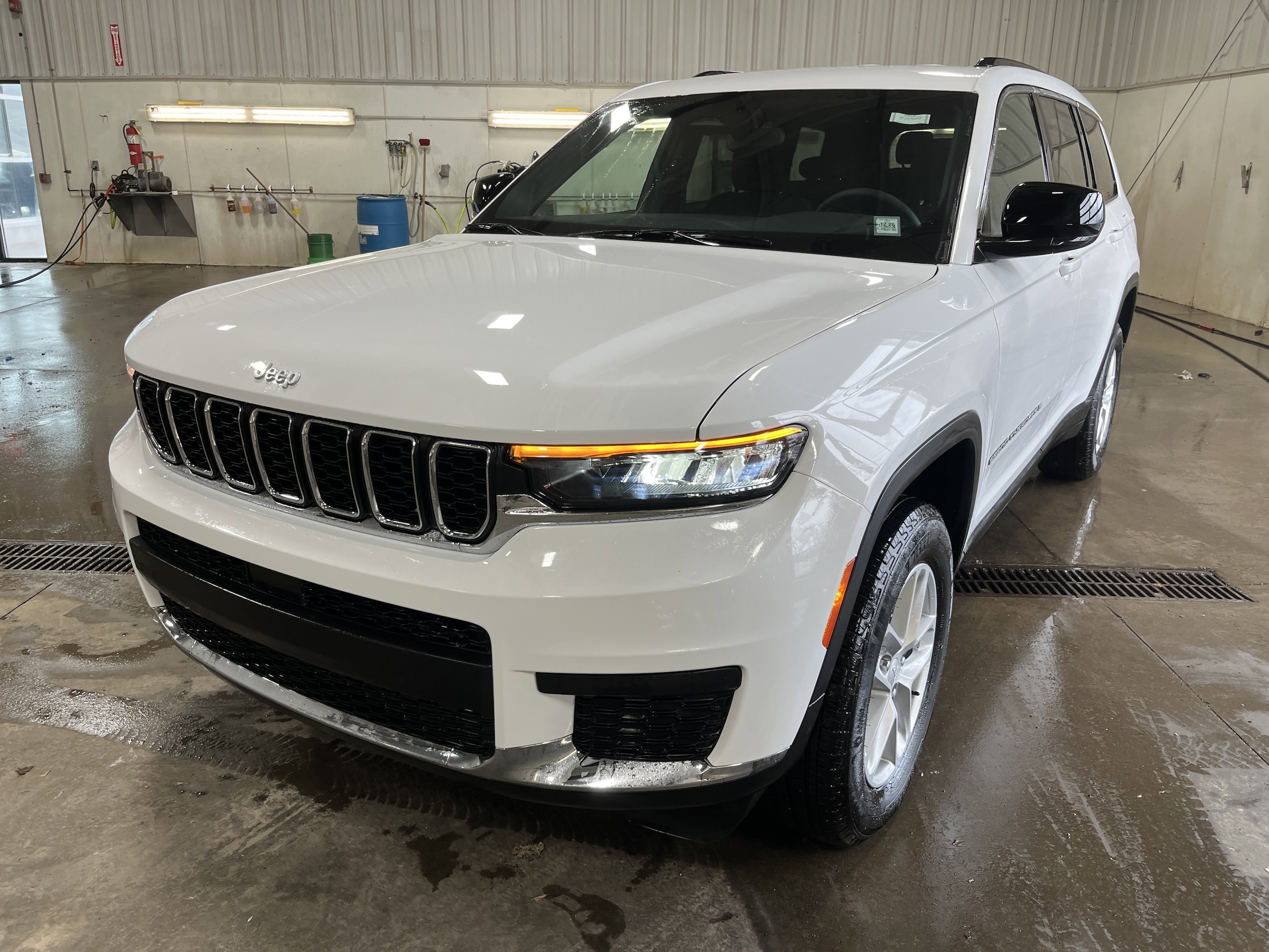 2024 Jeep Grand Cherokee L Laredo's photo