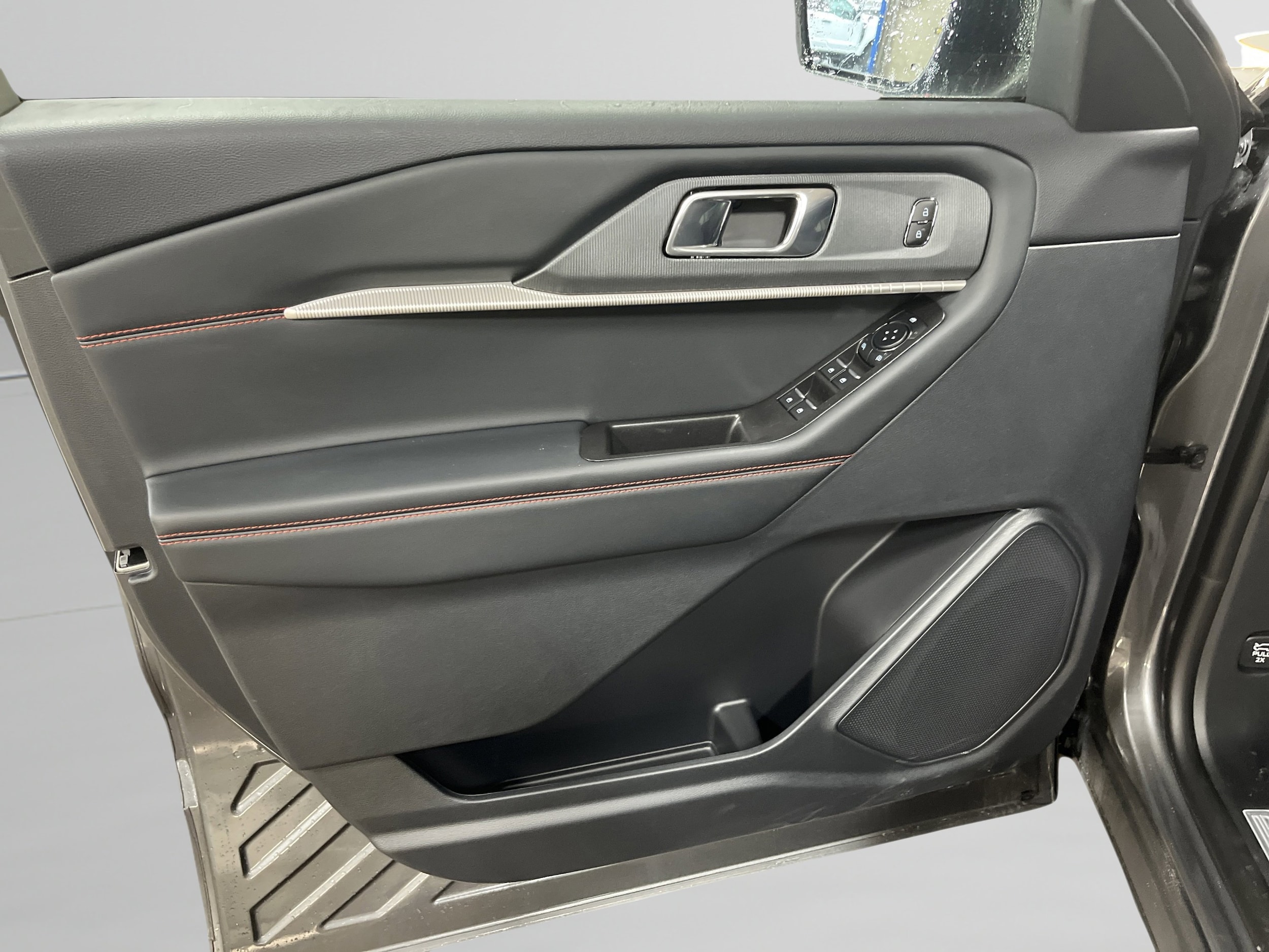2026 Ford Explorer ST-Line - Photo 16