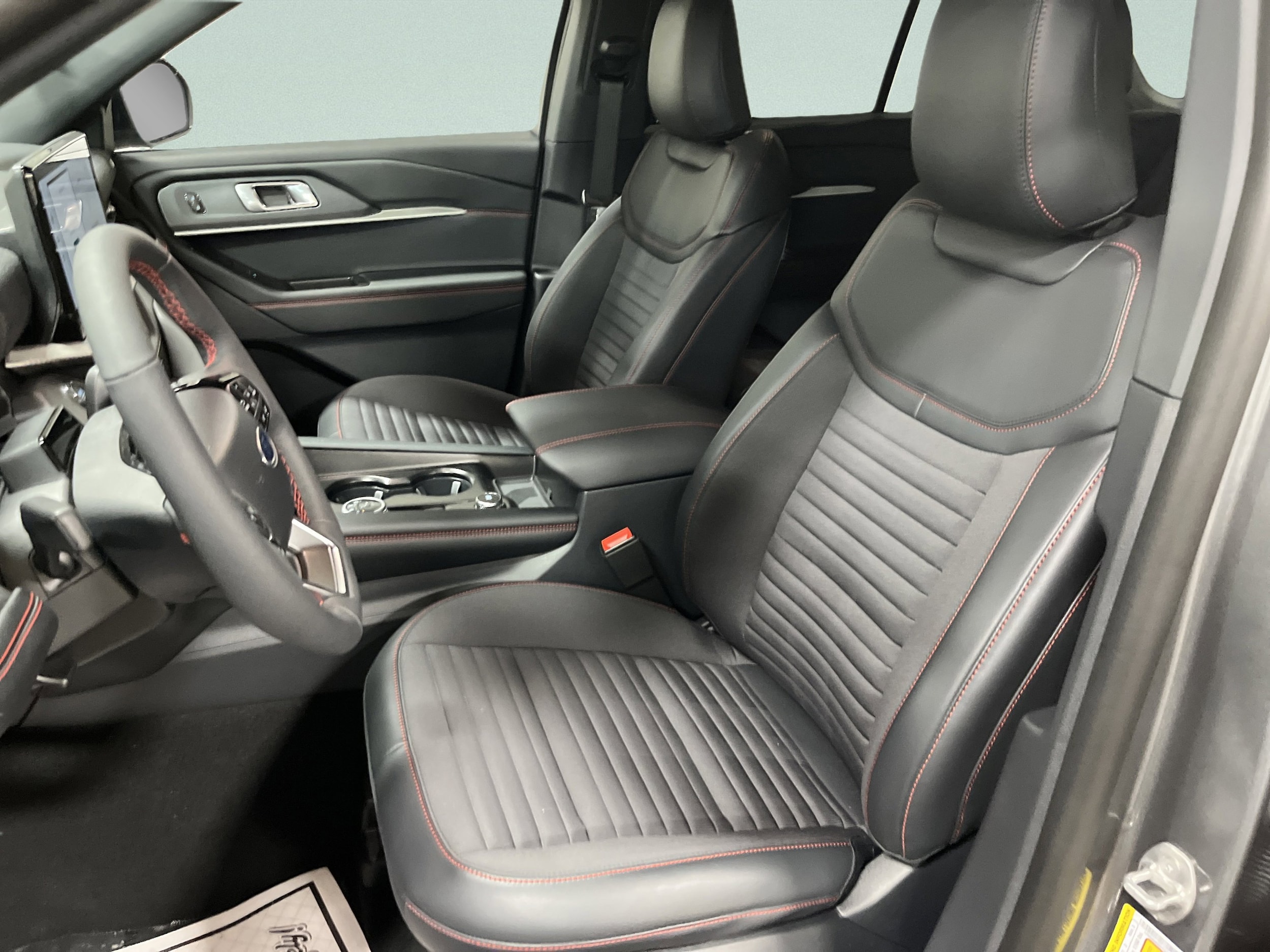2026 Ford Explorer ST-Line - Photo 13