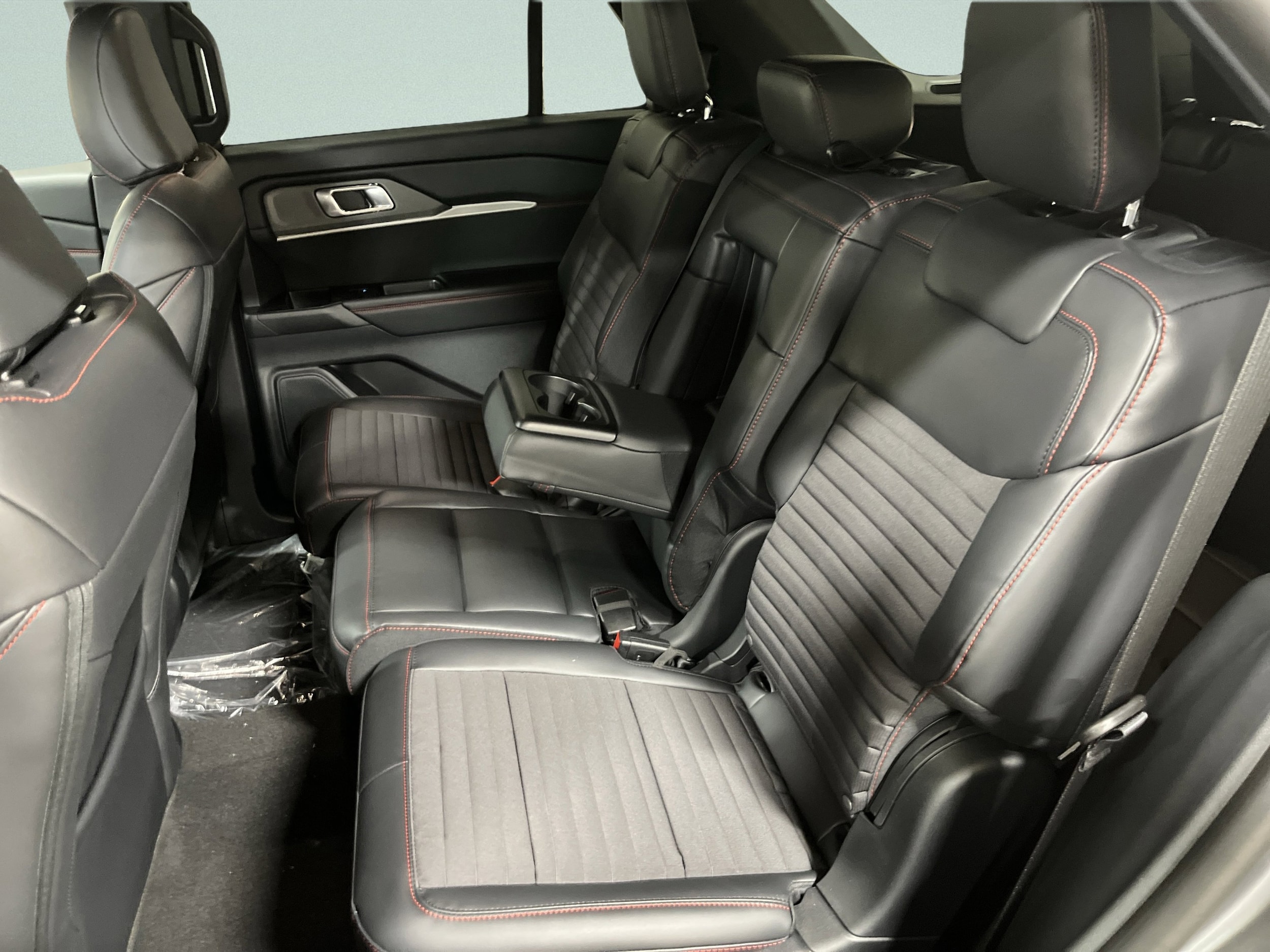 2026 Ford Explorer ST-Line - Photo 32