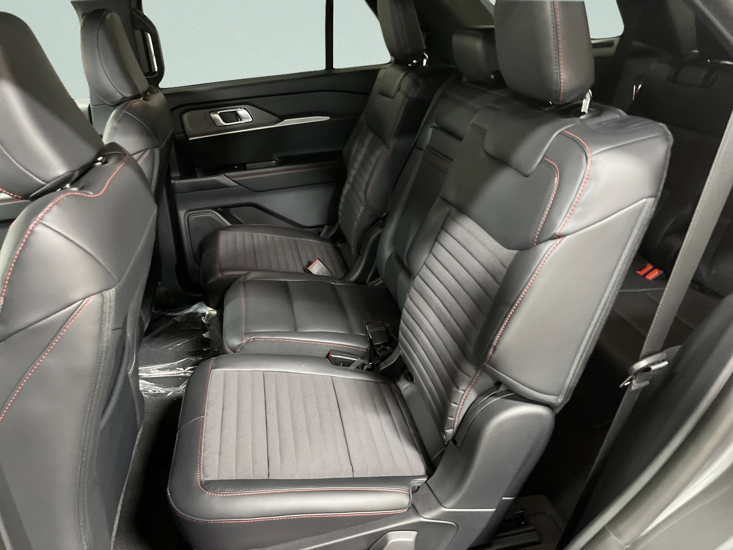 2026 Ford Explorer ST-Line - Photo 31