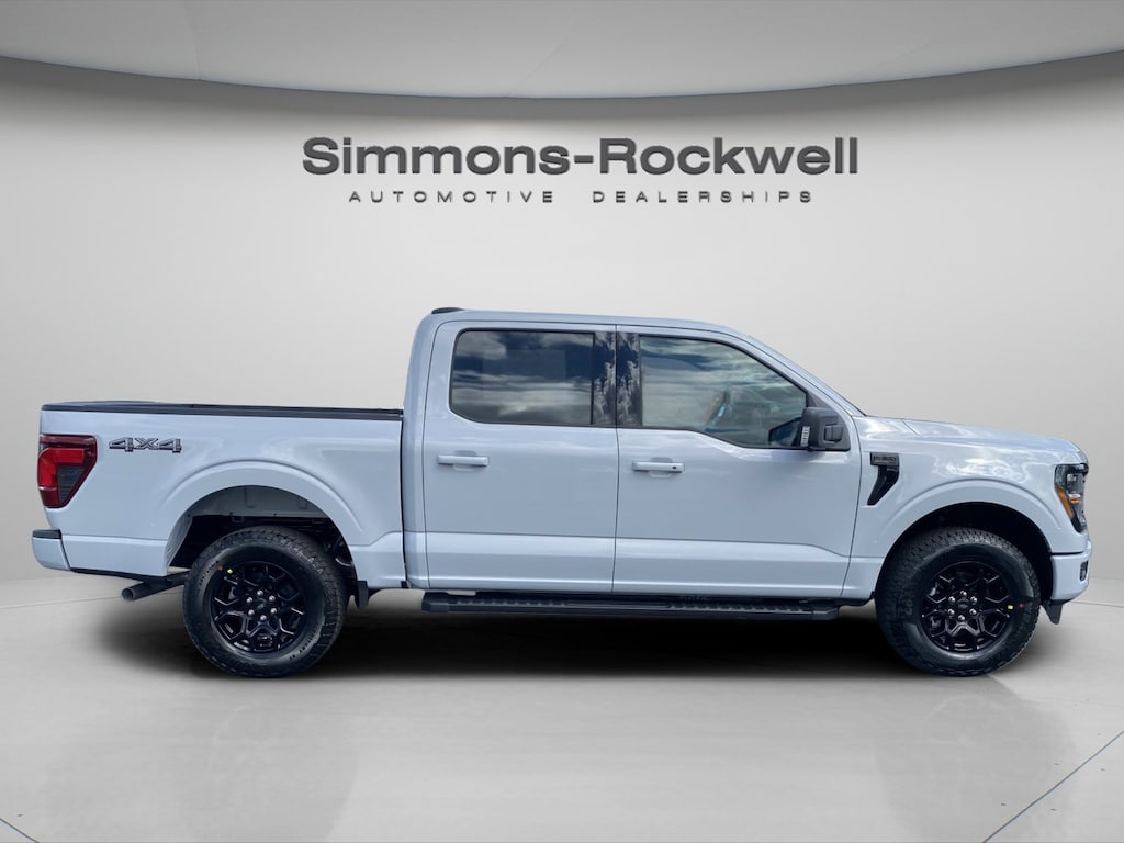 New 2025 Ford F-150 XLT XLT 4WD SuperCrew 5.5 Box