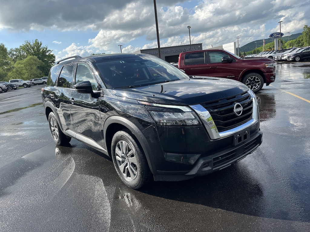 Used 2025 Nissan Pathfinder SV SUV