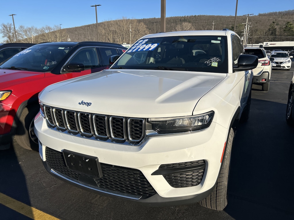 Used 2023 Jeep Grand Cherokee Laredo X SUV