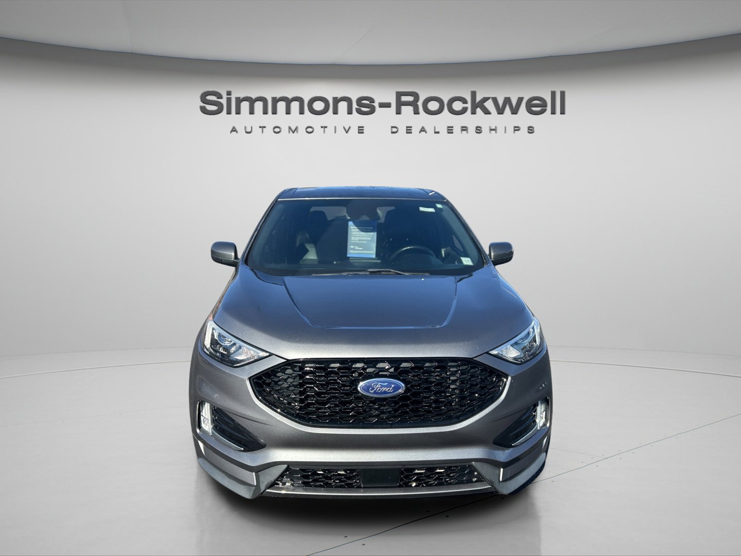 2022 Ford Edge SEL photo 2