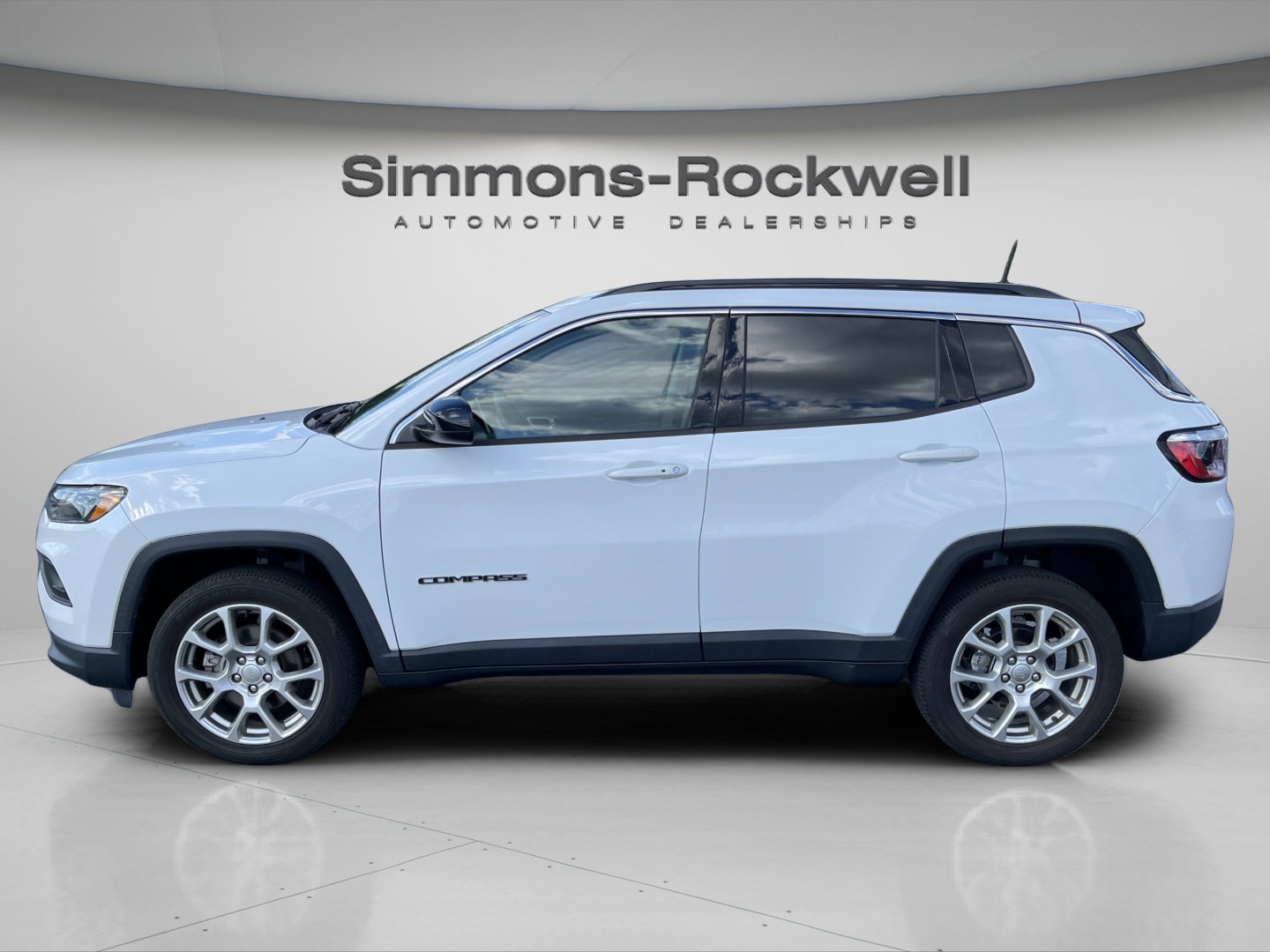 2022 Jeep Compass Latitude Lux photo 2