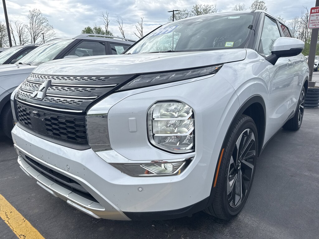Used 2024 Mitsubishi Outlander SE SUV