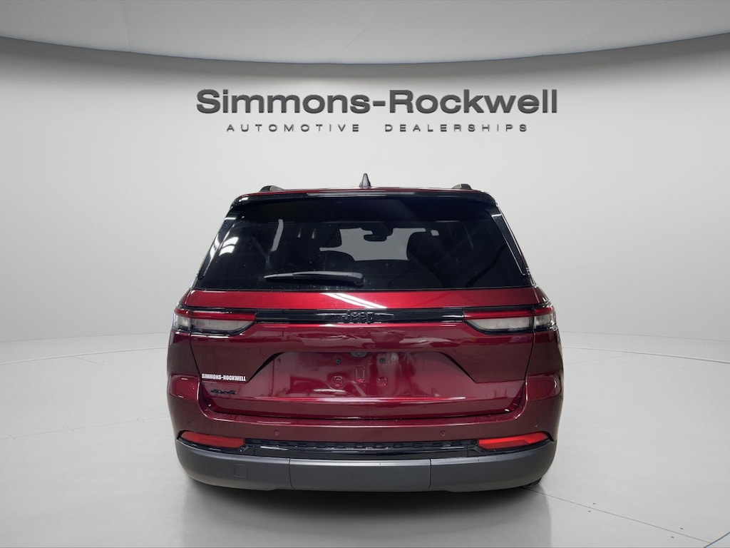Used 2023 Jeep Grand Cherokee Altitude SUV