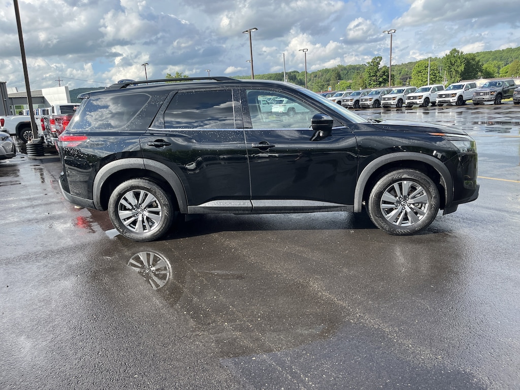 Used 2025 Nissan Pathfinder SV SUV