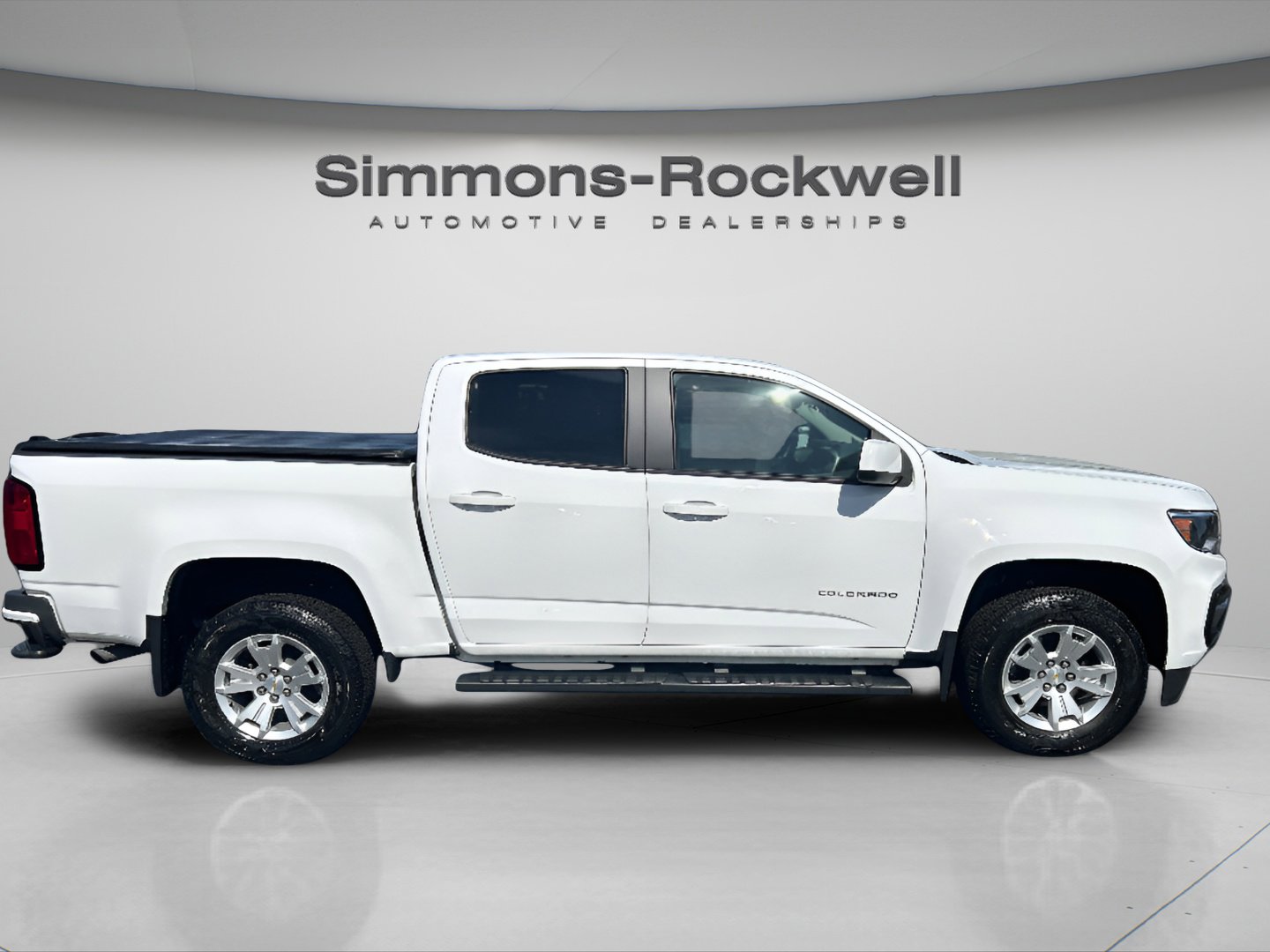 2022 Chevrolet Colorado LT photo 2