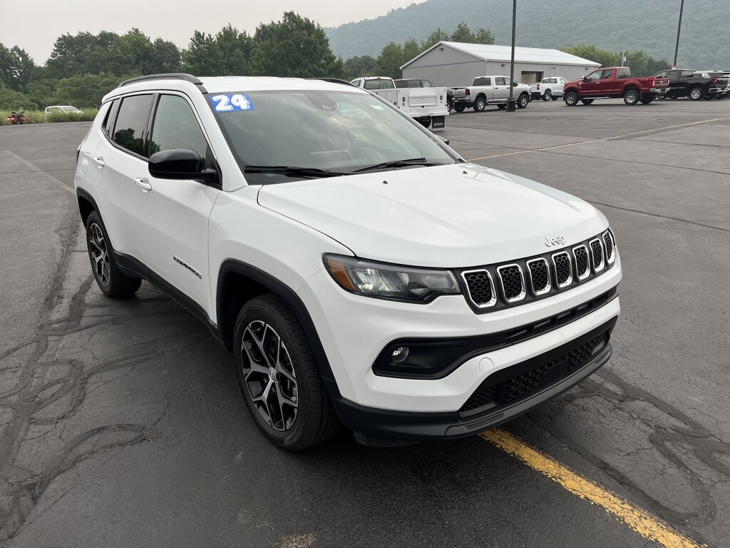 Used 2024 Jeep Compass Latitude SUV