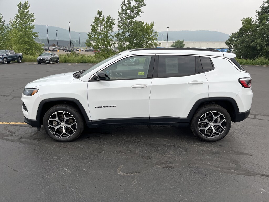 Used 2024 Jeep Compass Latitude SUV