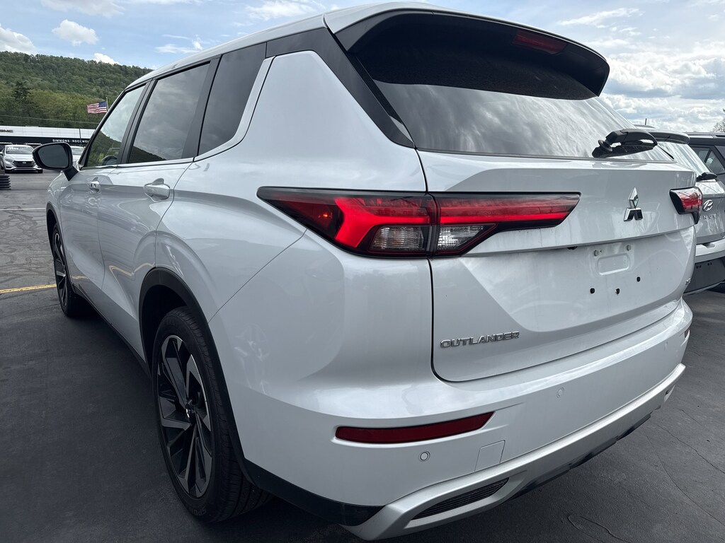 Used 2024 Mitsubishi Outlander SE SUV