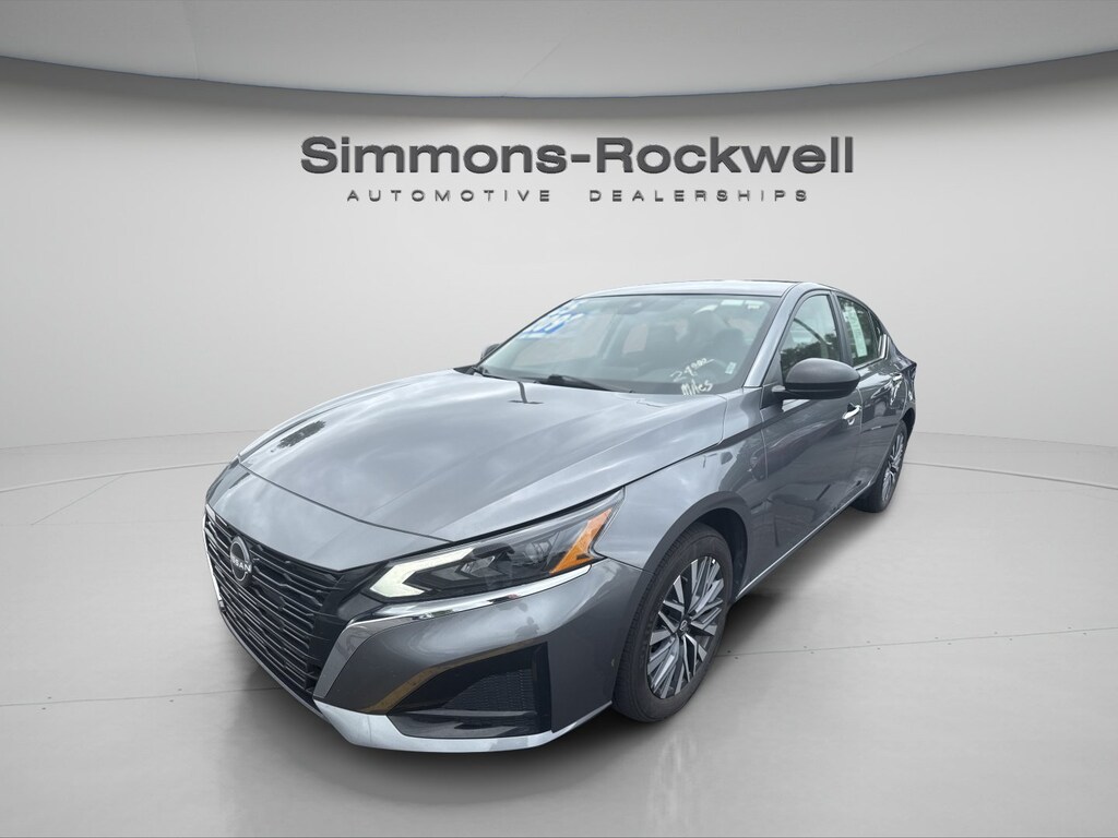 Used 2025 Nissan Altima SV Sedan