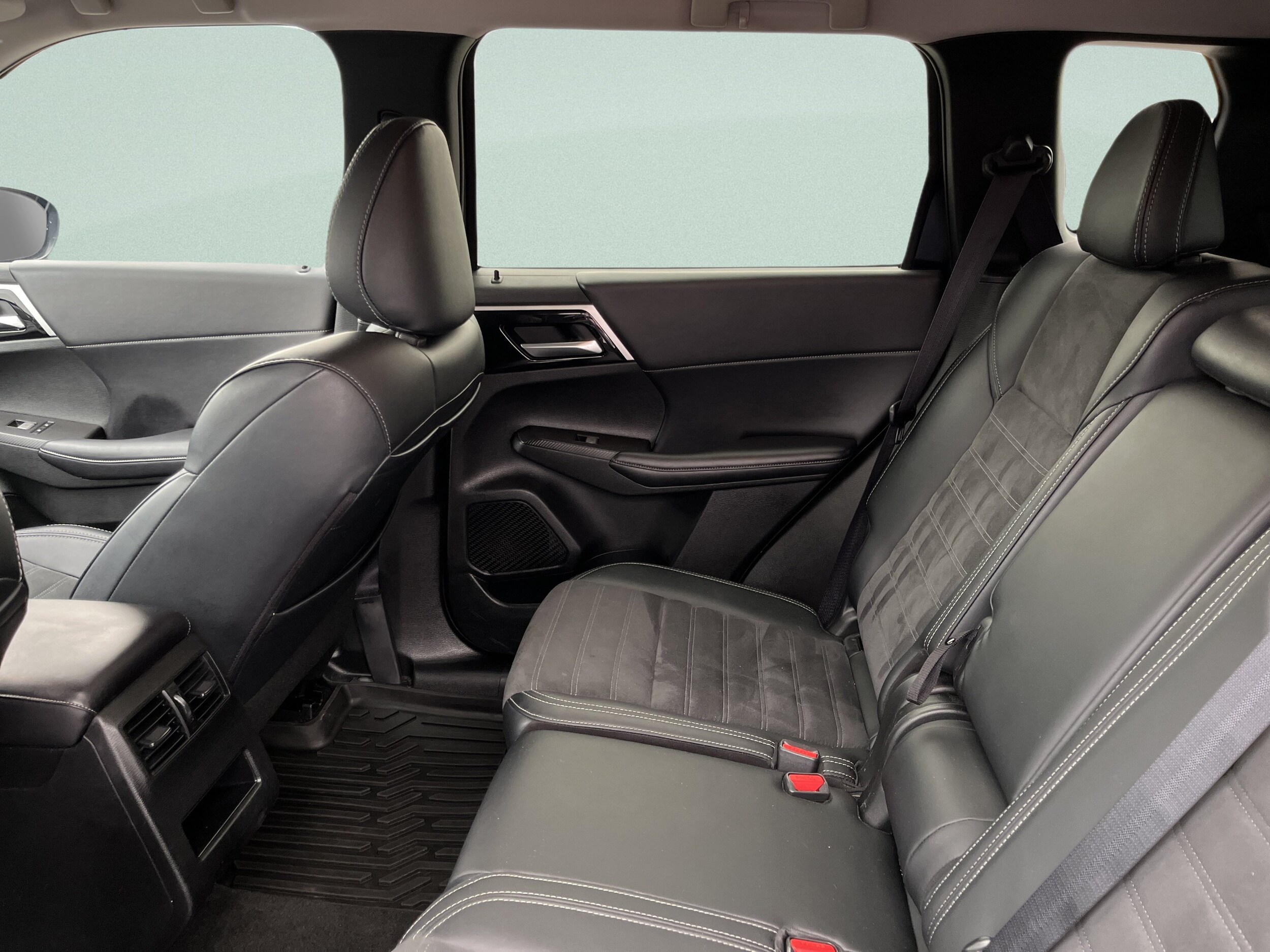 2024 Mitsubishi Outlander SE - Photo 21