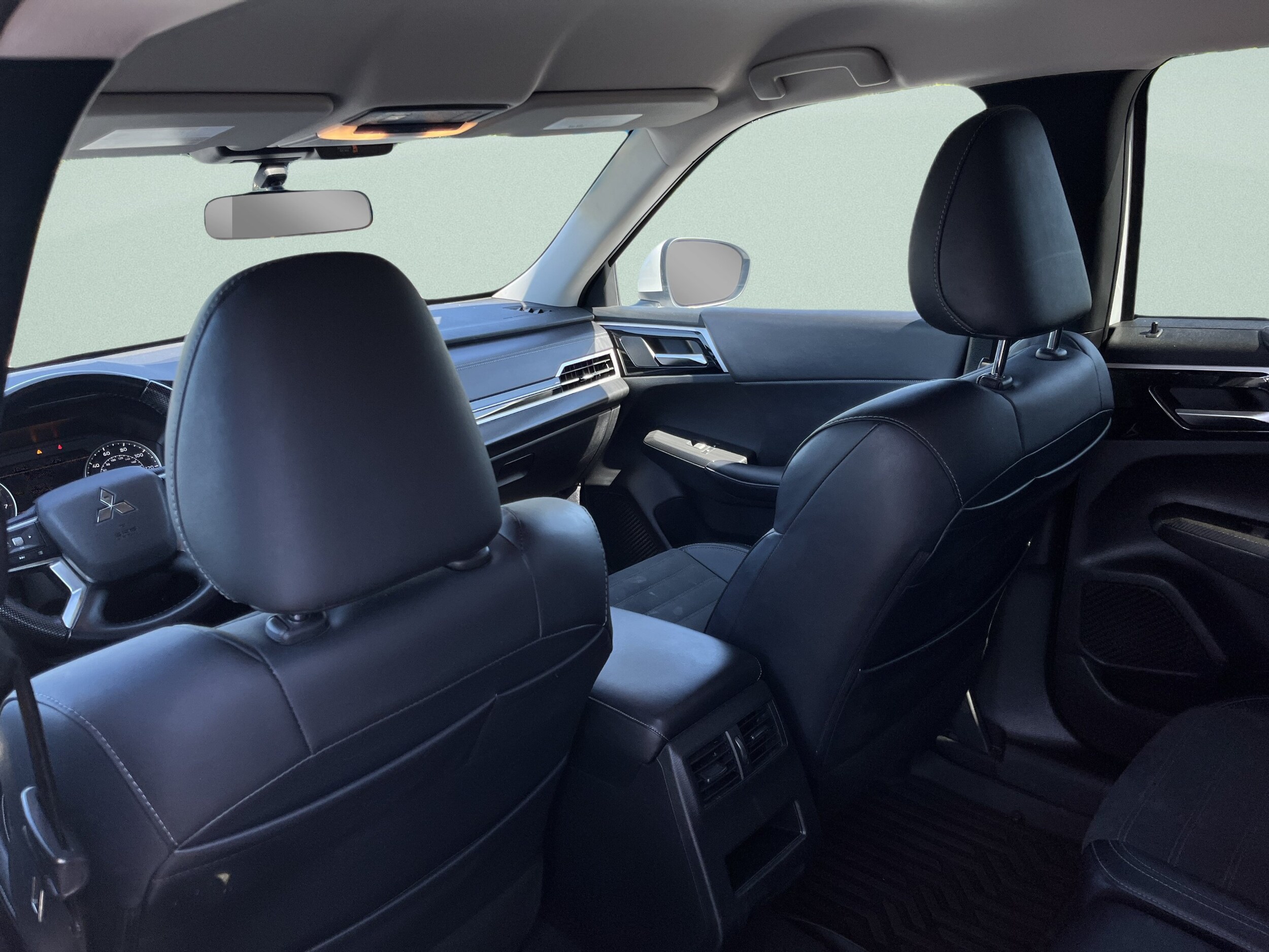 2024 Mitsubishi Outlander - Photo 23