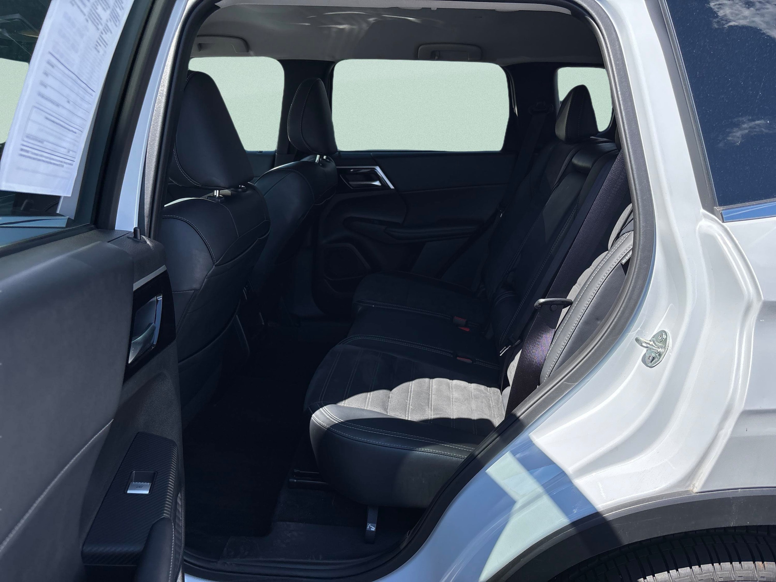 2024 Mitsubishi Outlander SE - Photo 18