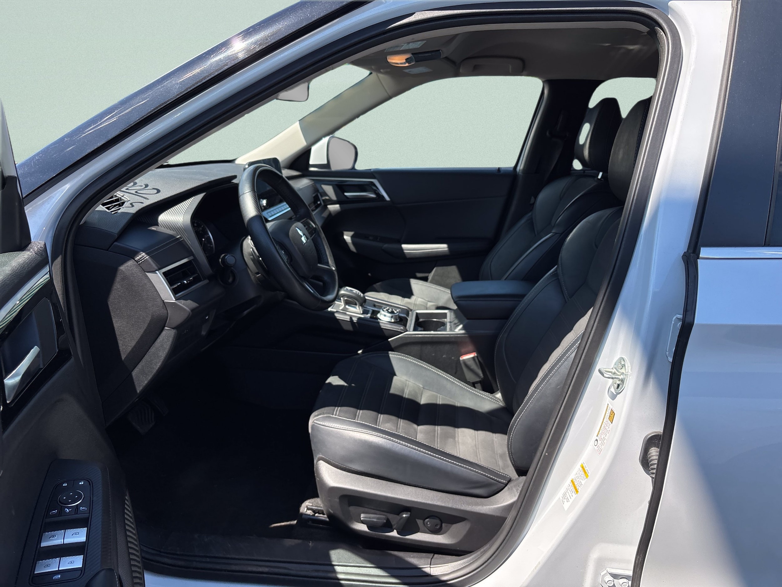 2024 Mitsubishi Outlander SE - Photo 13