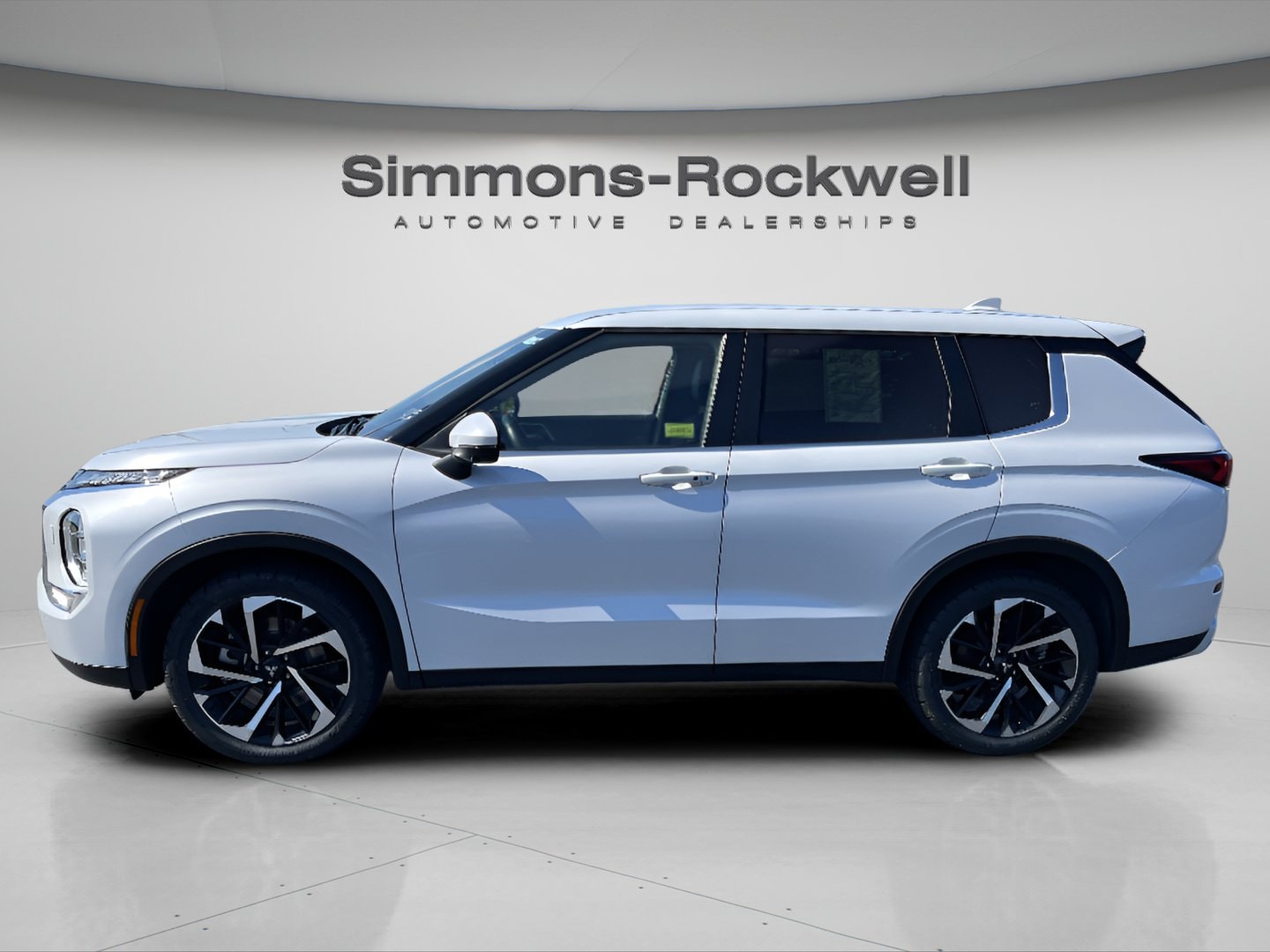 2024 Mitsubishi Outlander - Photo 2