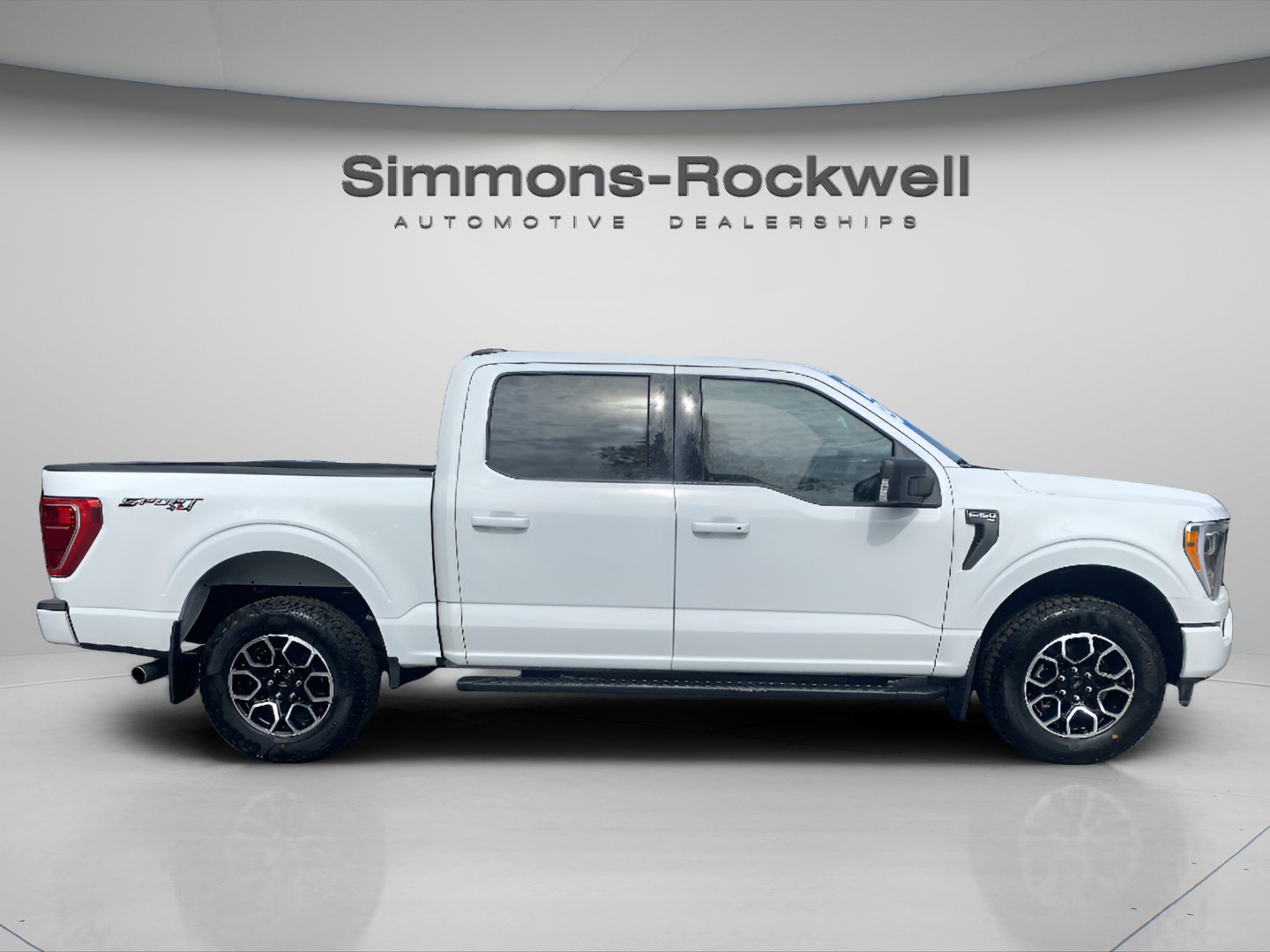 2023 Ford F-150 XLT photo 2