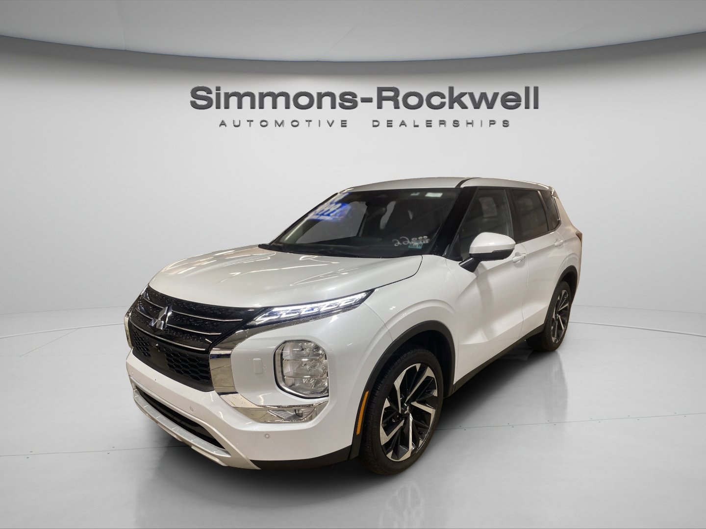 2024 Mitsubishi Outlander SE's photo