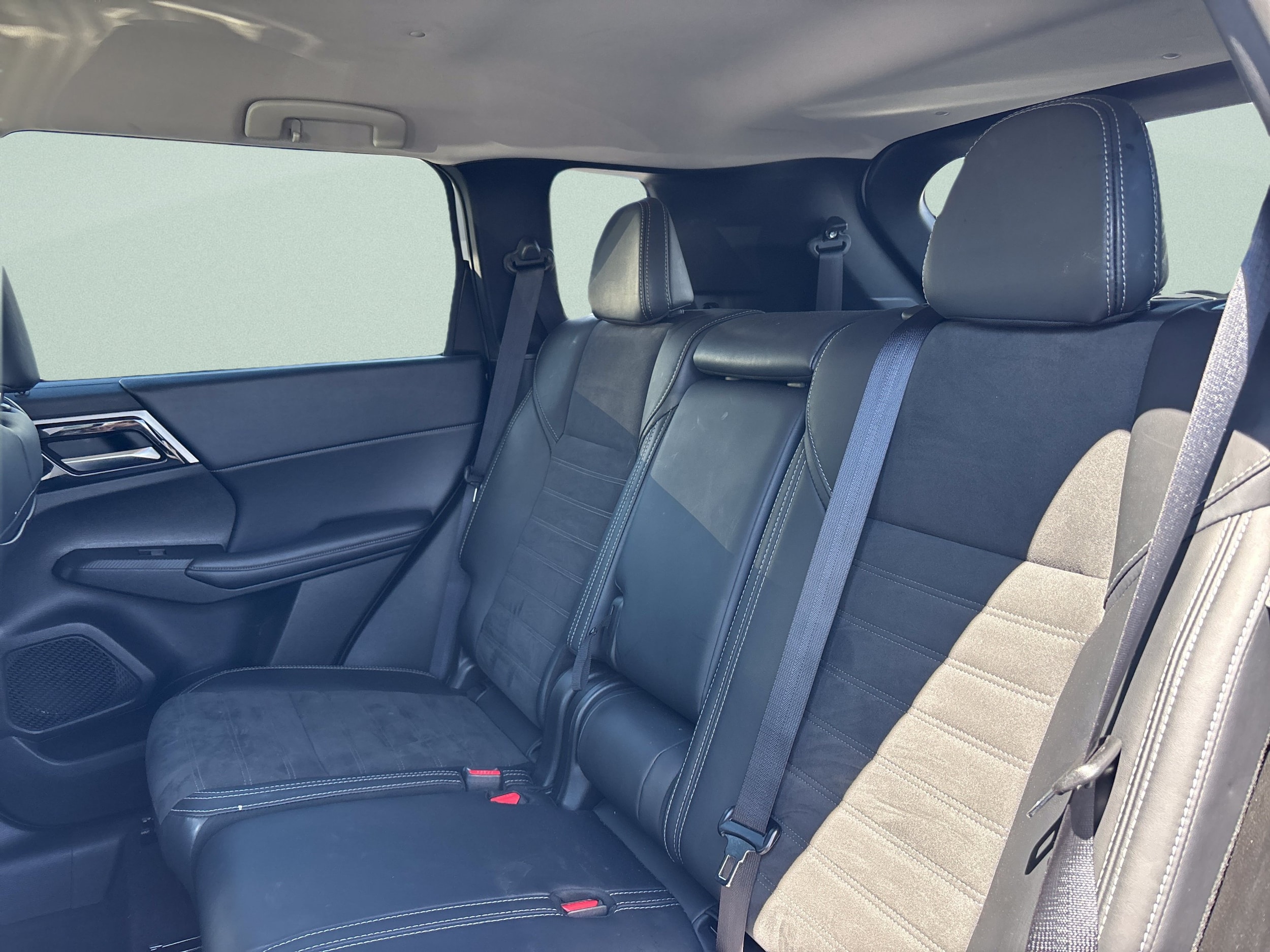 2024 Mitsubishi Outlander SE - Photo 19